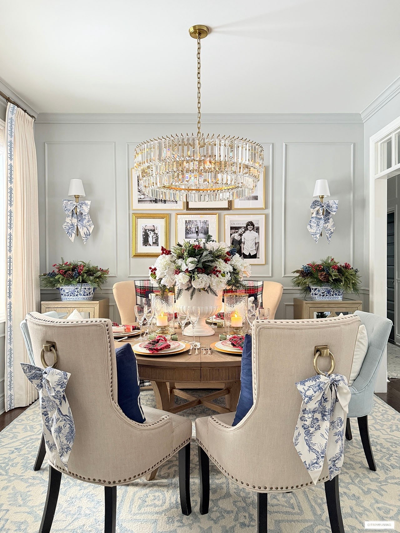Simple chic and classic dining room decor for Christmas!!!

#LTKHome #LTKSeasonal #LTKHoliday