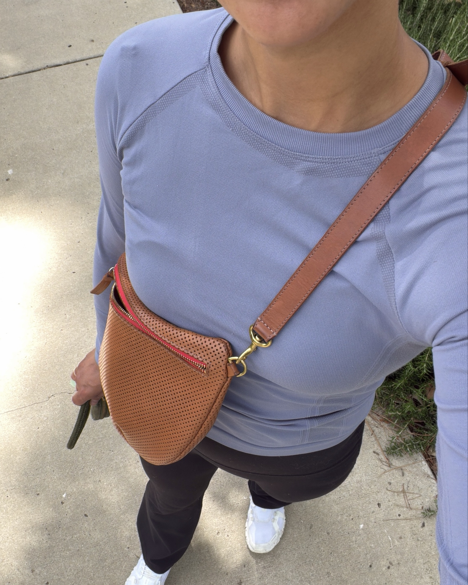 Wore my go to walking favorites 🤎💙 

Sizing:
Top: x-small
Bottoms: small 
Shoes: 7 (TTS)
