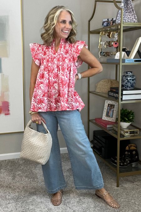 Total cuteness for spring 
Use COAST15 on Avara 
Wearing small top 
27 jeans 

#LTKfindsunder100 #LTKover40 #LTKstyletip