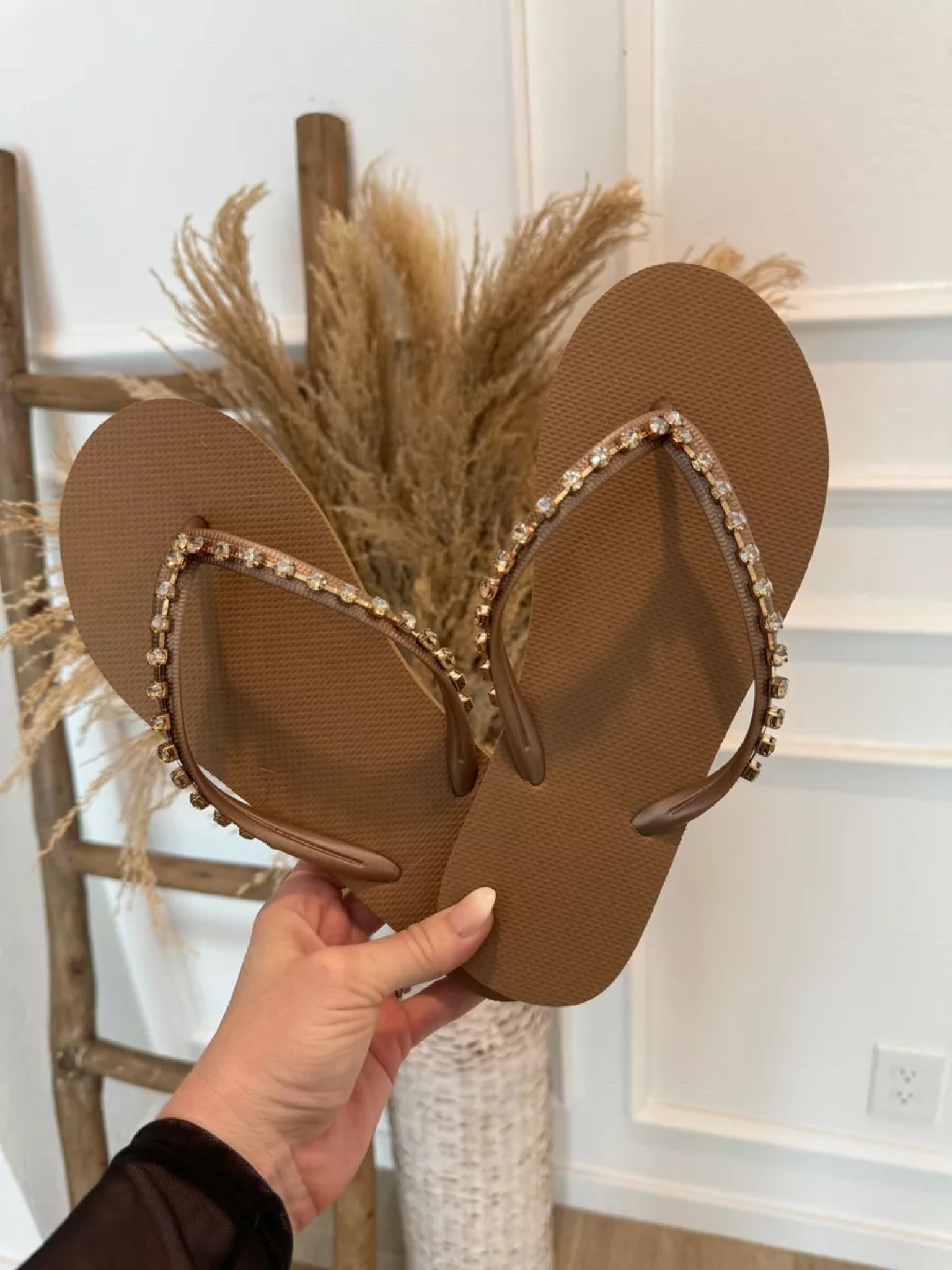 Loving these super cute sandals from Target! Grab them for only $10! 

Target 
Women’s Flip Flop
Sandals

#LTKsalealert #LTKshoecrush #LTKstyletip