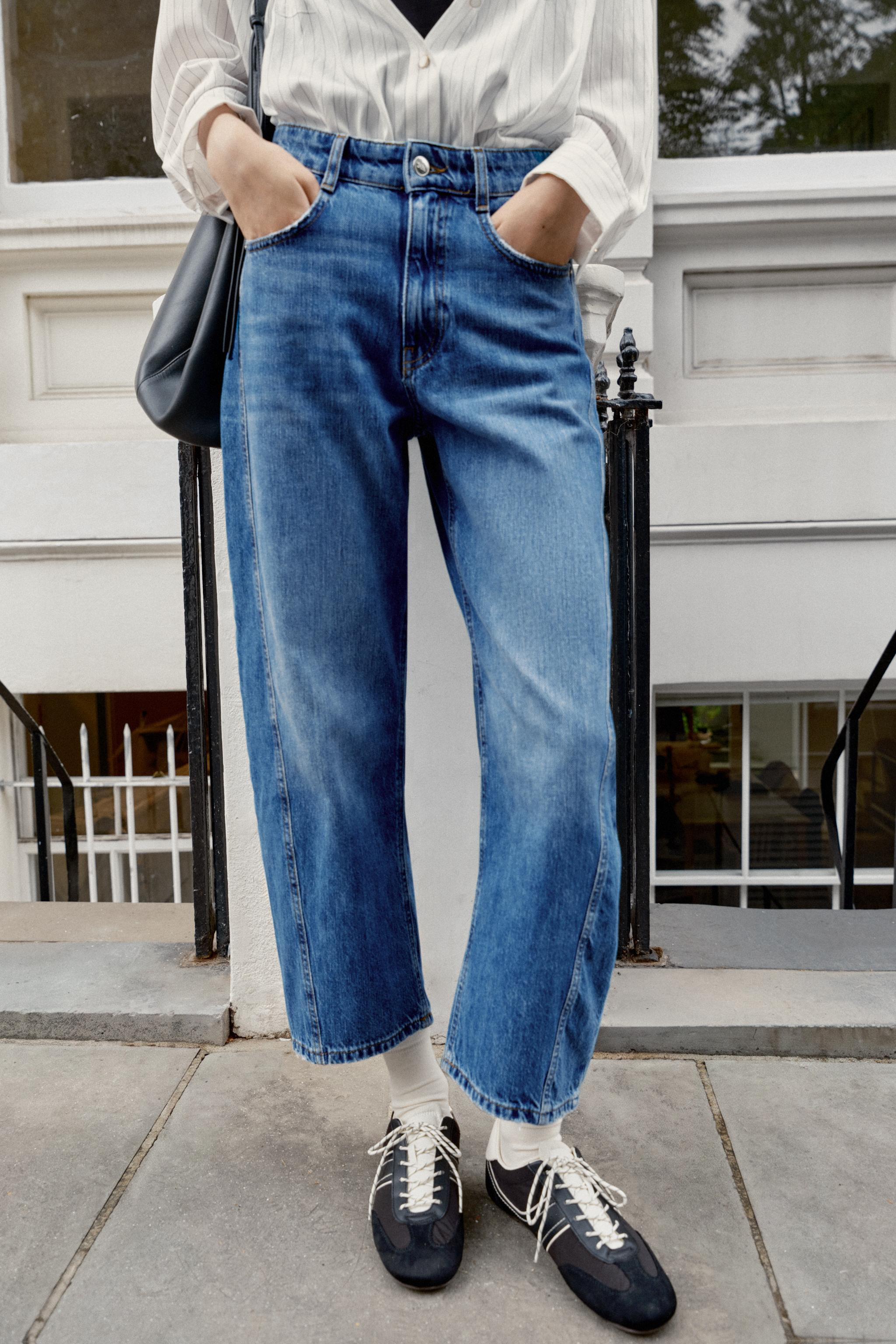 MID-WAIST - BARRELMid-waist jeans with a five-pocket design. Featuring a relaxed leg that tapers ... | Zara UK