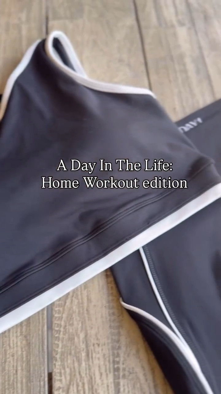 Day in the life: home workout edition.

I don’t know a lot, but Ice Cube once said “you can do it, put your back into it,” and honestly… he wasn’t wrong. So here I am getting a workout in on my pool patio with a view.

Black and white set on because let’s be real—when the outfit’s cute, the workout hits different. Suddenly I’m doing extra reps purely out of respect for the fit.

And for my cool down? Chase pup kisses.
10/10 recovery method. Highly recommend. 🖤🐾💪

Comment “shop” for details 

#dayinthelife #dayinalife #homeworkouts #day1 #workoutset