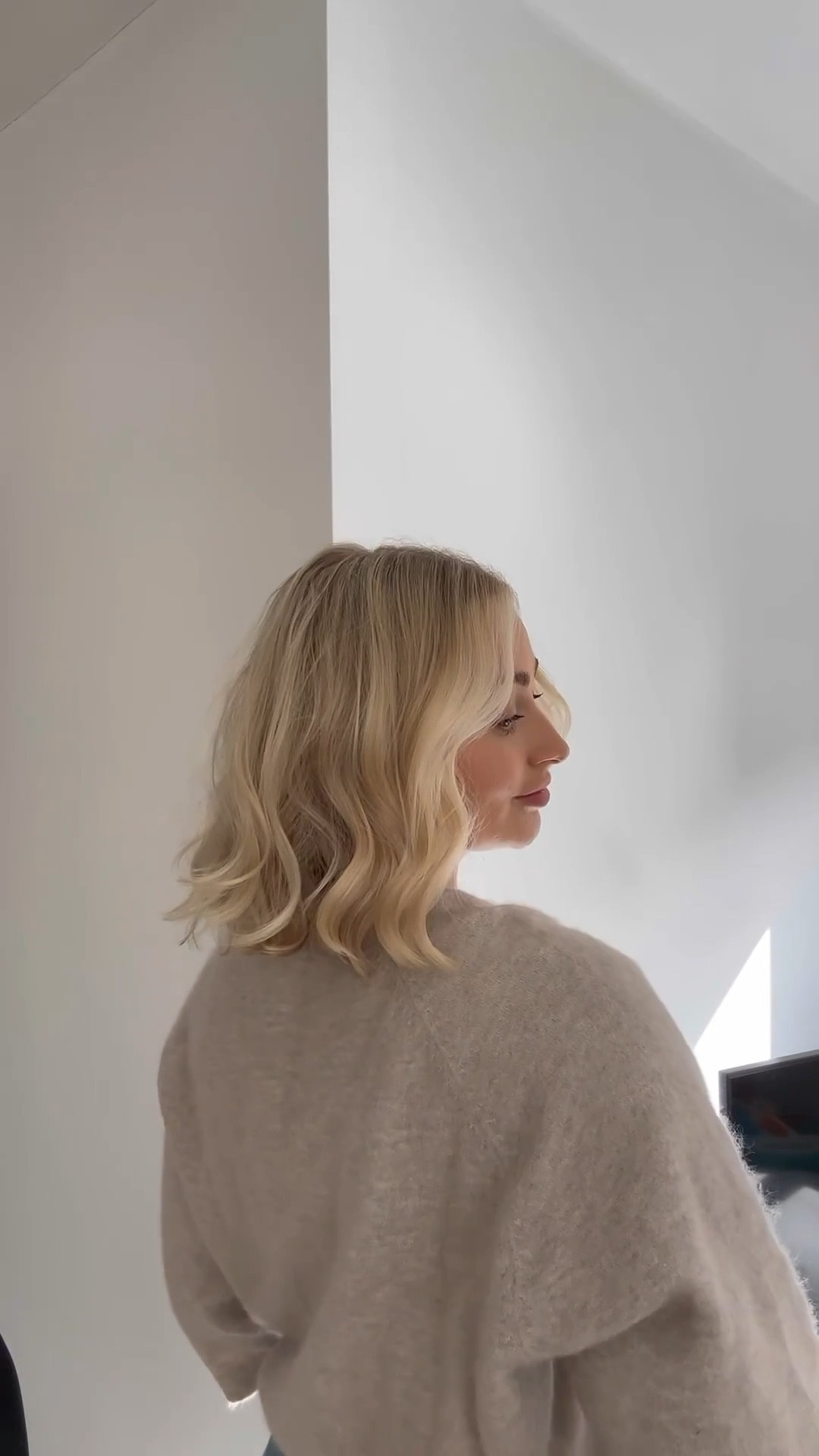 Undone curls, GHD rise, everyday hairstyle, Short hair styles, Olaplex, Haircare 

#LTKbeauty #LTKstyletip #LTKSeasonal