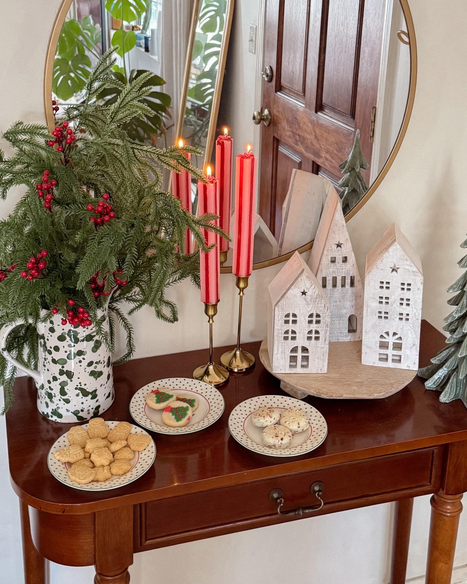 Festive corners around the apartment 🎀🎄🕯️

#LTKHoliday #LTKHome