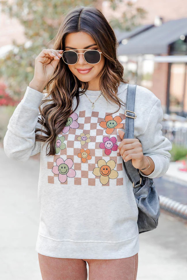 Daisy Checkered Heather Sand Graphic Sweatshirt | Pink Lily