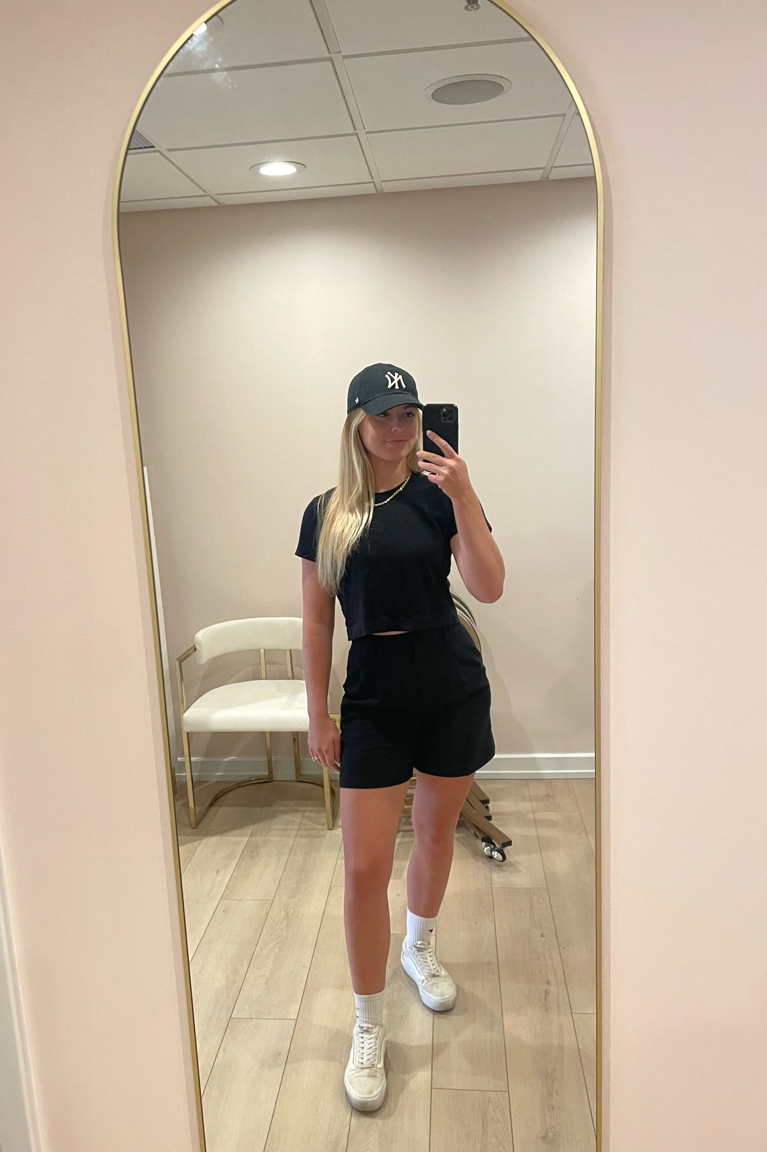 HAIRSTYLIST OUTFIT

#LTKworkwear
