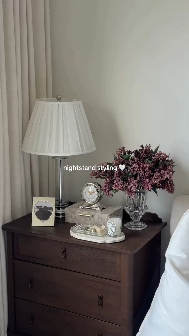 My favorite corner of the bedroom lately ✨ #nighstand #nighstandstyling #homedecor #nancymeyersinteriors #aesthetic