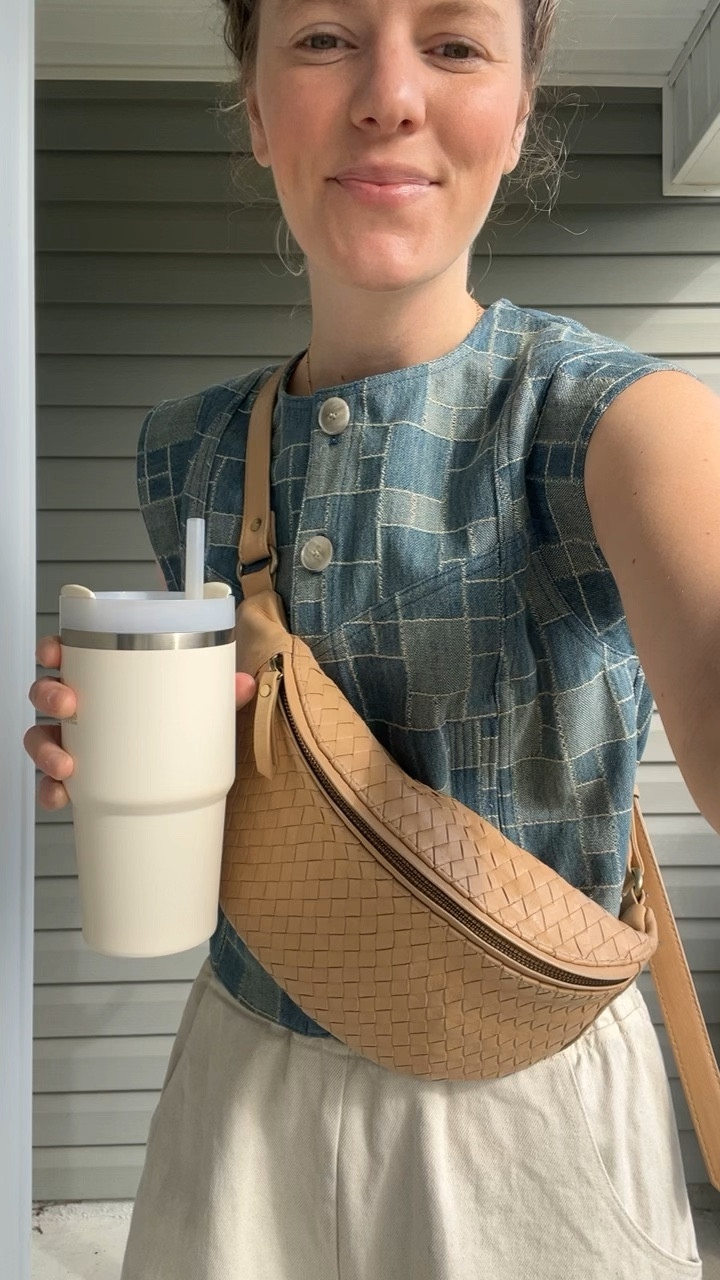 Linking this top from Sézane 〰️ I will be wearing it allll summer! 