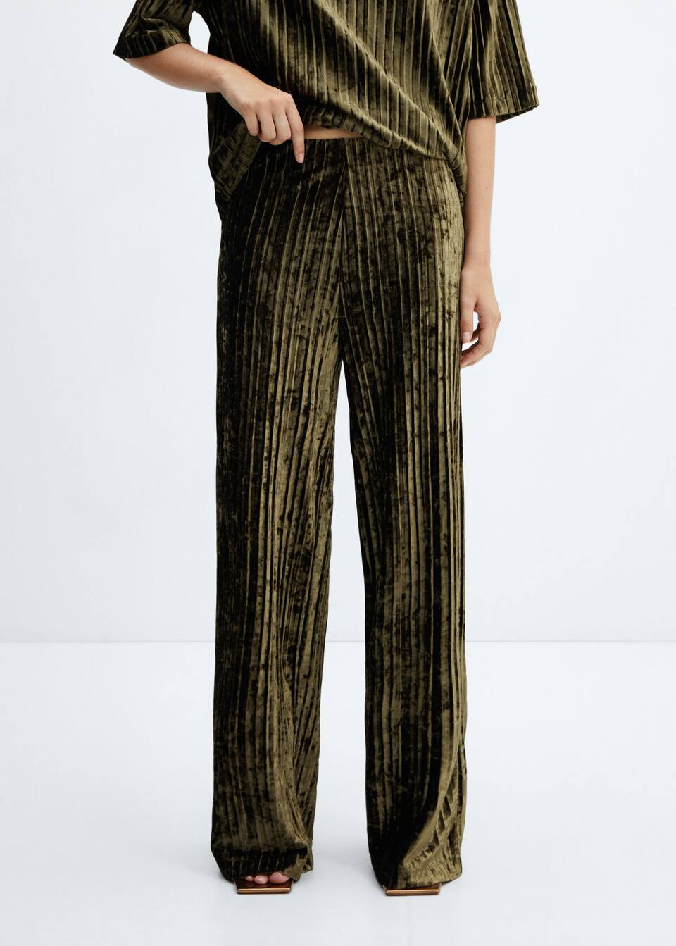 Pleated velvet trousers -  Women | Mango United Kingdom | MANGO (UK)