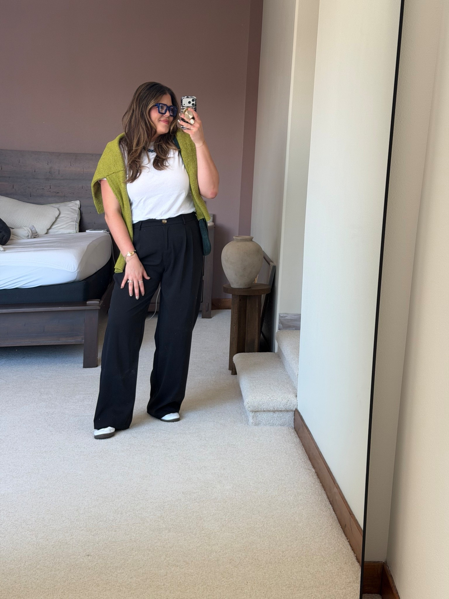 Size 14 spring transition outfit of the day - little talk through on how I go about styling I thick tummy approved outfit. 

Trousers size XL (14) 
White tee XL
Cargo pants size large
Sweater size large



#LTKstyletip #LTKmidsize #LTKfindsunder50