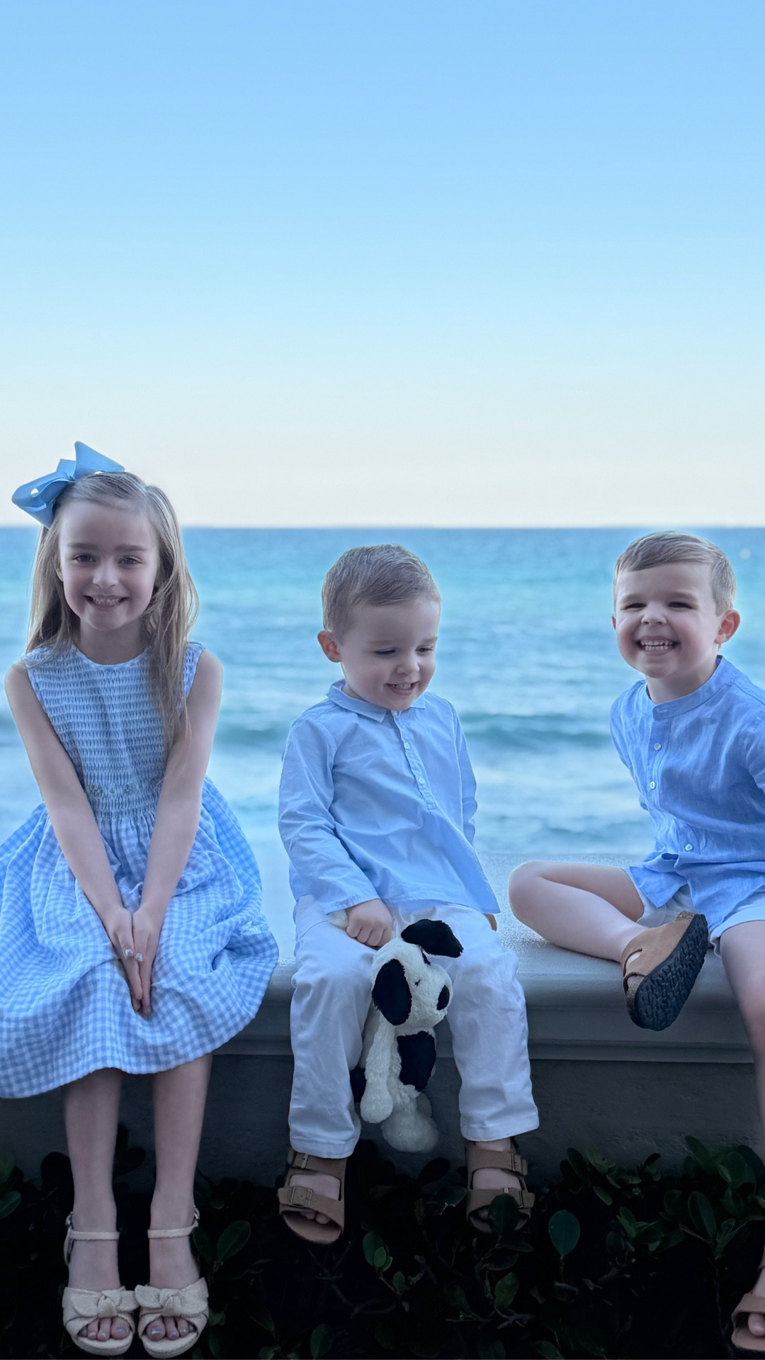 Travel activities for kids ✈️ We have three kids under seven and have become pros at entertaining them on planes and at restaurants. 