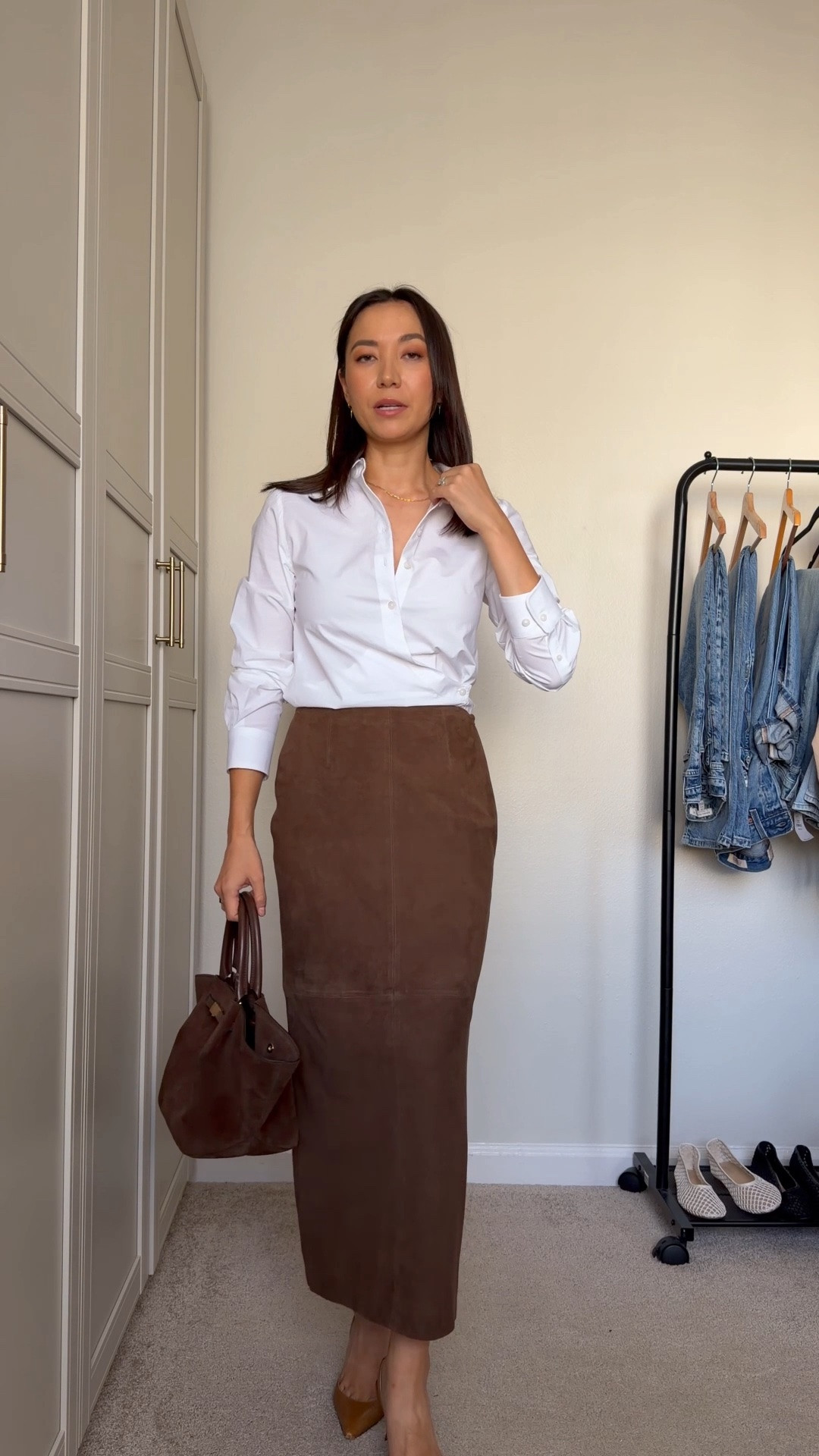 Work top that can be worn untucked or tucked 

Nordstrom top xs (sized down)
Aritzia Farrah jeans 
Nordstrom suede skirt xs 
Manolo Blahniks via the real real
Cuyana 16” systems tote 

Work outfit / fall workwear / business casual / business professional

#LTKSaleAlert #LTKWorkwear