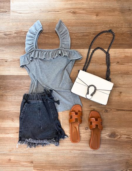 Simple summer outfit

#LTKshoecrush #LTKfindsunder50 #LTKitbag