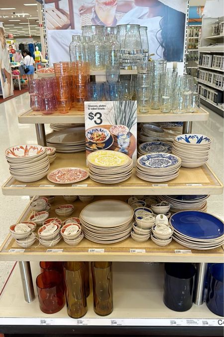 Just saw that these Threshold glasses, plates & salad bowls are $3! These patterns are so cute and fun for the summer! 

Target circle week, Threshold glasses, Threshold plates, Threshold salad bowls, summer print outdoor living, place settings for summer