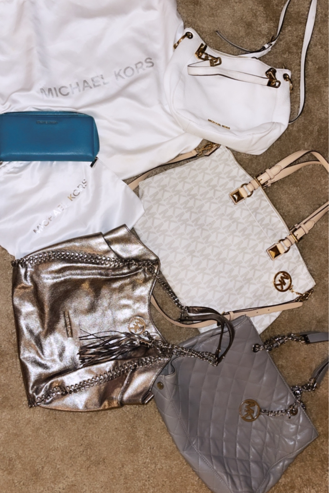 Michael Kors ✨💎👜👛🛍️

#michaelkors #kors #michaelkorsbag #michaelkorspurse #mk #wallet #purse #bag #woven #pursebag #walletbag #expensive #boujee #modern #highend #luxury #luxurious #pricy

#LTKStyleTip #LTKBeauty #LTKParties