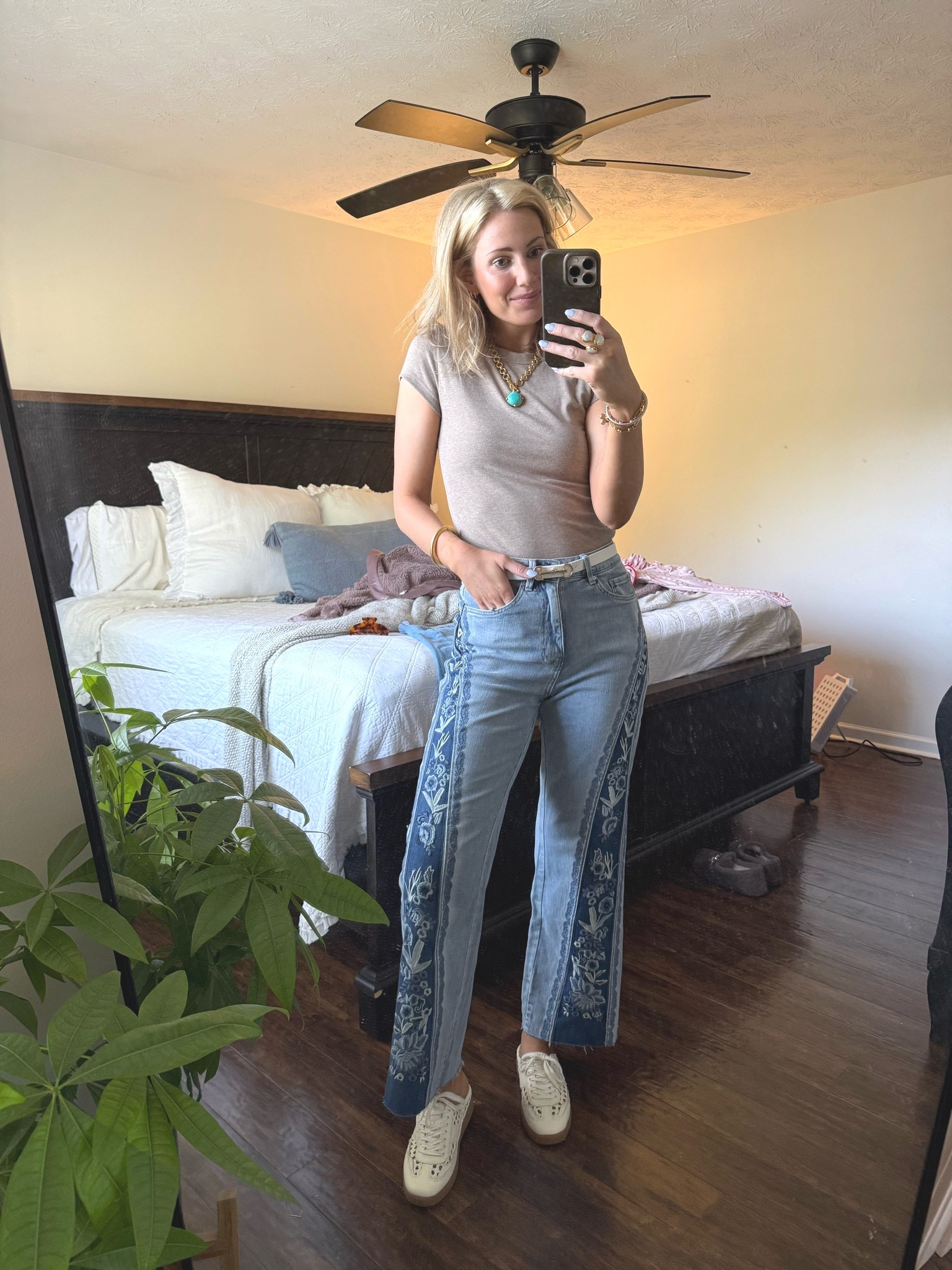 these jeans😩🤩
obsessed with them + this sneaker slide combo😍

I’m in my true size 27 and im tall and love the way they fit on me!!

#LTKootd #LTKdayinmylife #LTKgrwm