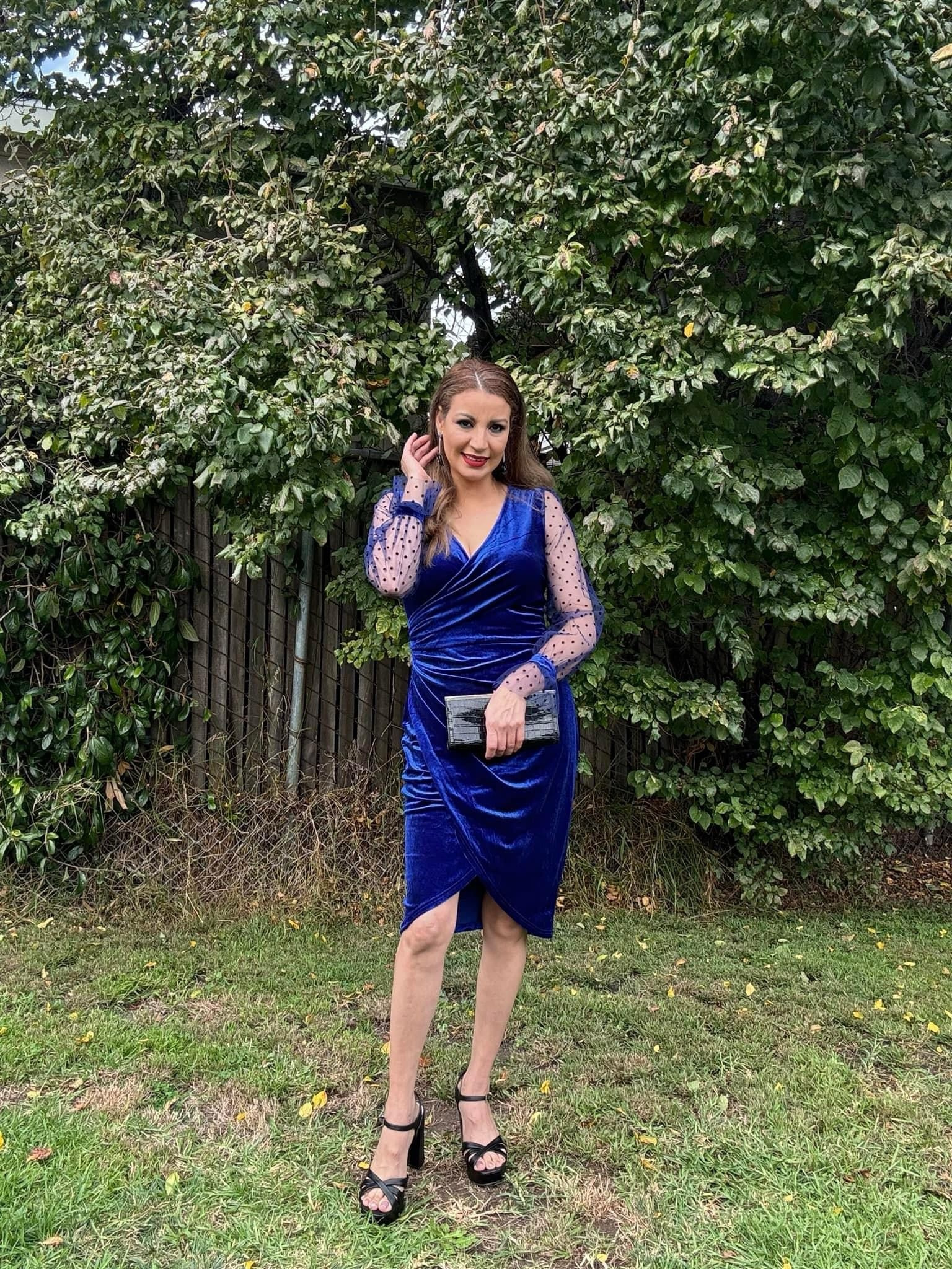 IHOT Vestido de cóctel largo con cuello en V para mujer de terciopelo.
Disponible en otros colores 
De referencia yo utilizo size :M


#LTKSeasonal #LTKHoliday #LTKparties