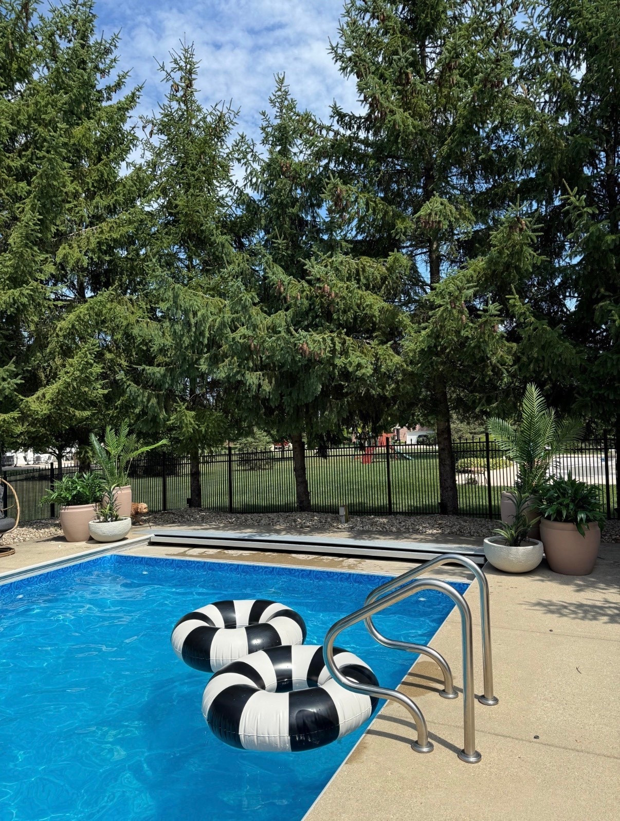 Pool tubes 🔆👙

#LTKHome #LTKdayinmylife #LTKSeasonal