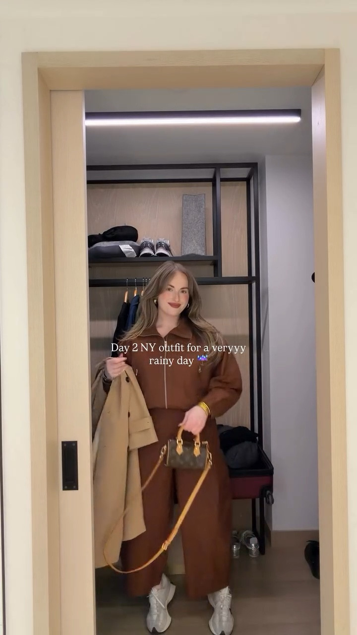 Day 2 NY outfit for a veryyy rainy day ☔️