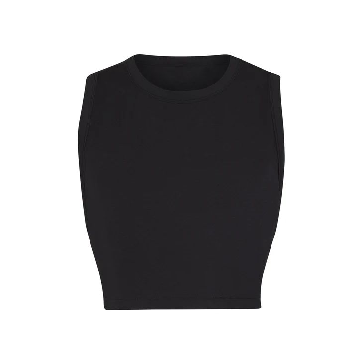 BOYFRIEND CROP TANK | ONYX | SKIMS (US)