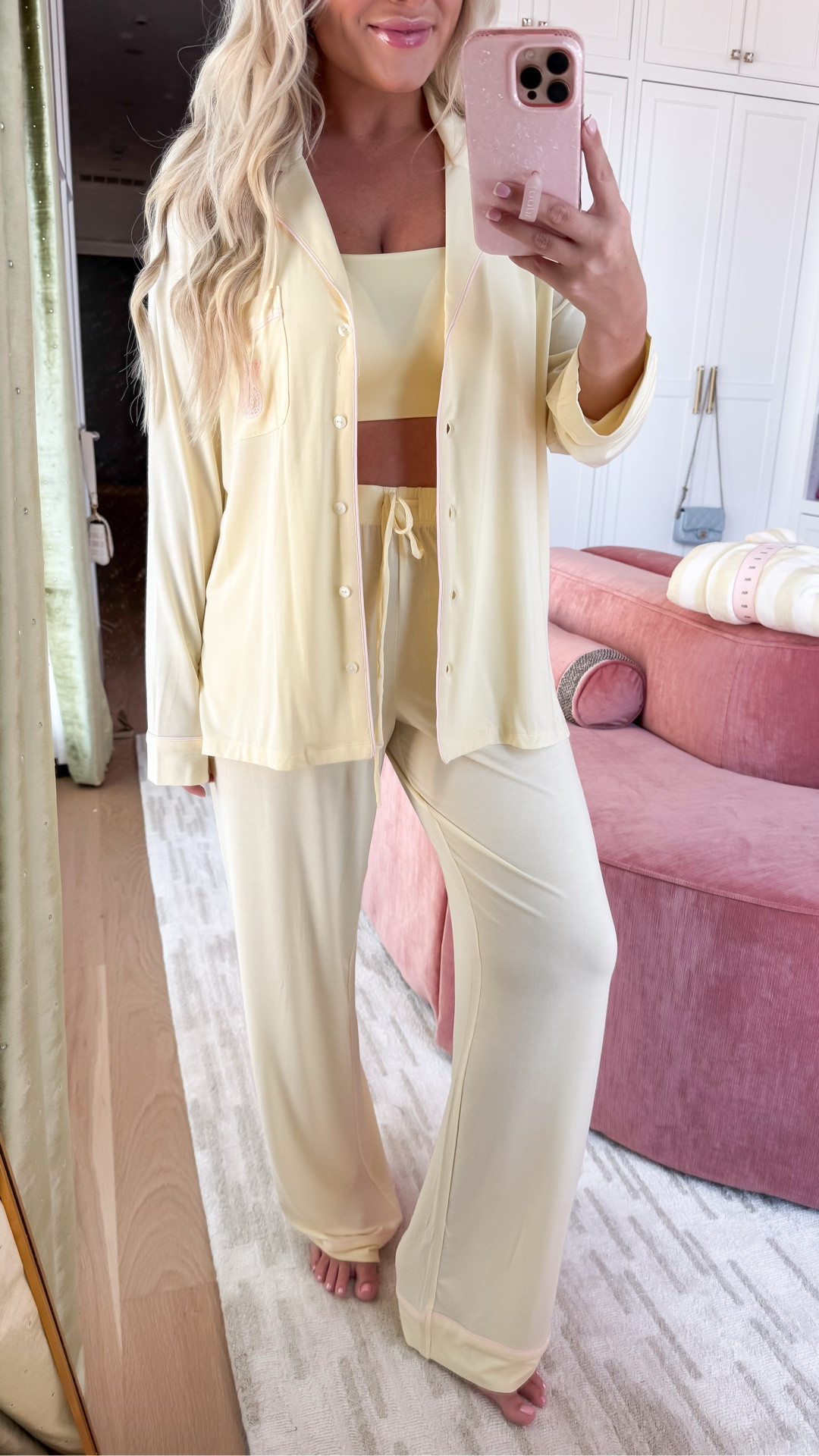 Obsessed with this new invisible strapless bandeau bra from Victoria’s Secret runs true to size 💛 the best spring/summer haul! 

@victoriassecret #VSPartner 

#LTKselfcare #LTKMothersDay #LTKgrwm