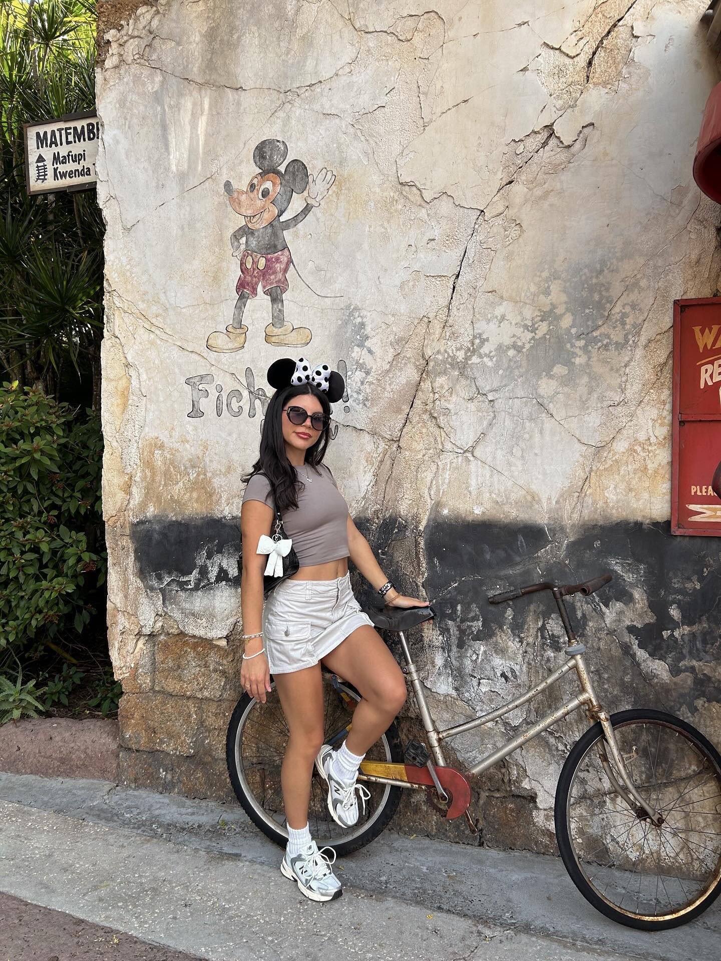 A moment for the most iconic Mickey🤎👋🏼 

Love to get pics on this spot anytime I’m at Animal Kingdom ✨🐯🌳🤎 

#disney #disneygirl #disneypic #disneygram #disneyphotography #disneyinspo #disneyworld #disneyparks #animalkingdom #disneypictures #disneyaddict #disneyadult #disneylocal @loveparktrends @disneyparks

#LTKFindsUnder50 #LTKStyleTip #LTKPetite