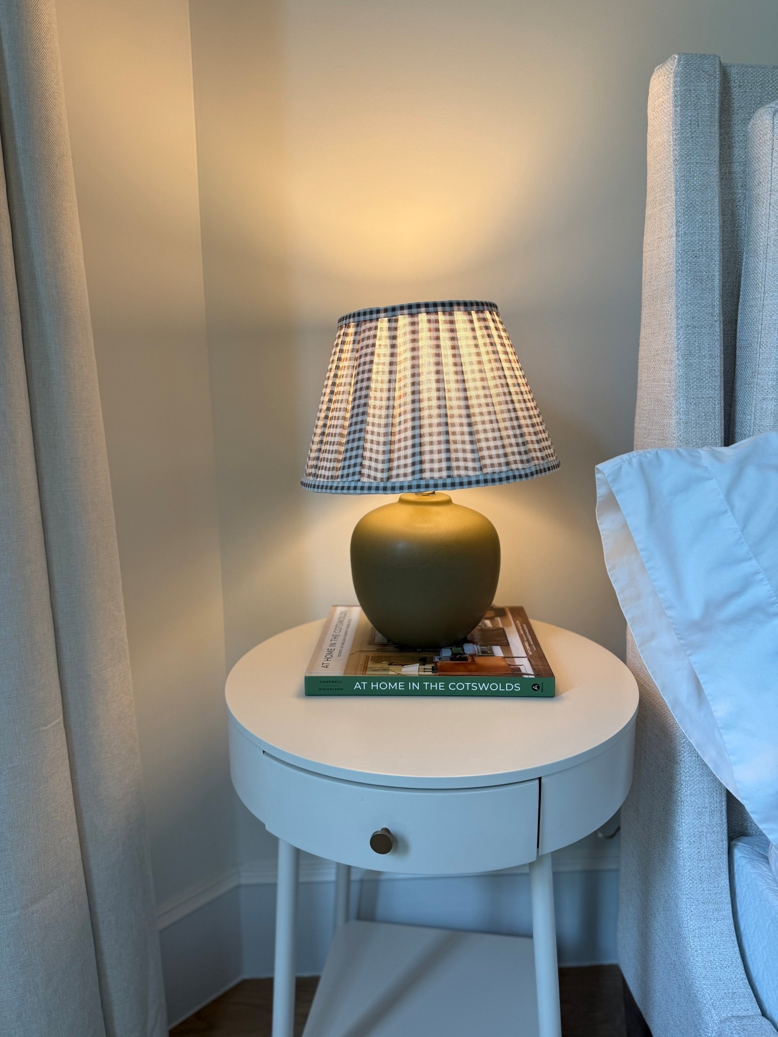 The sweetest bedside set up

Interior design
Home decor
Home design
Interior style
Fall home
Lamp
Target

#LTKFindsUnder100 #LTKHome