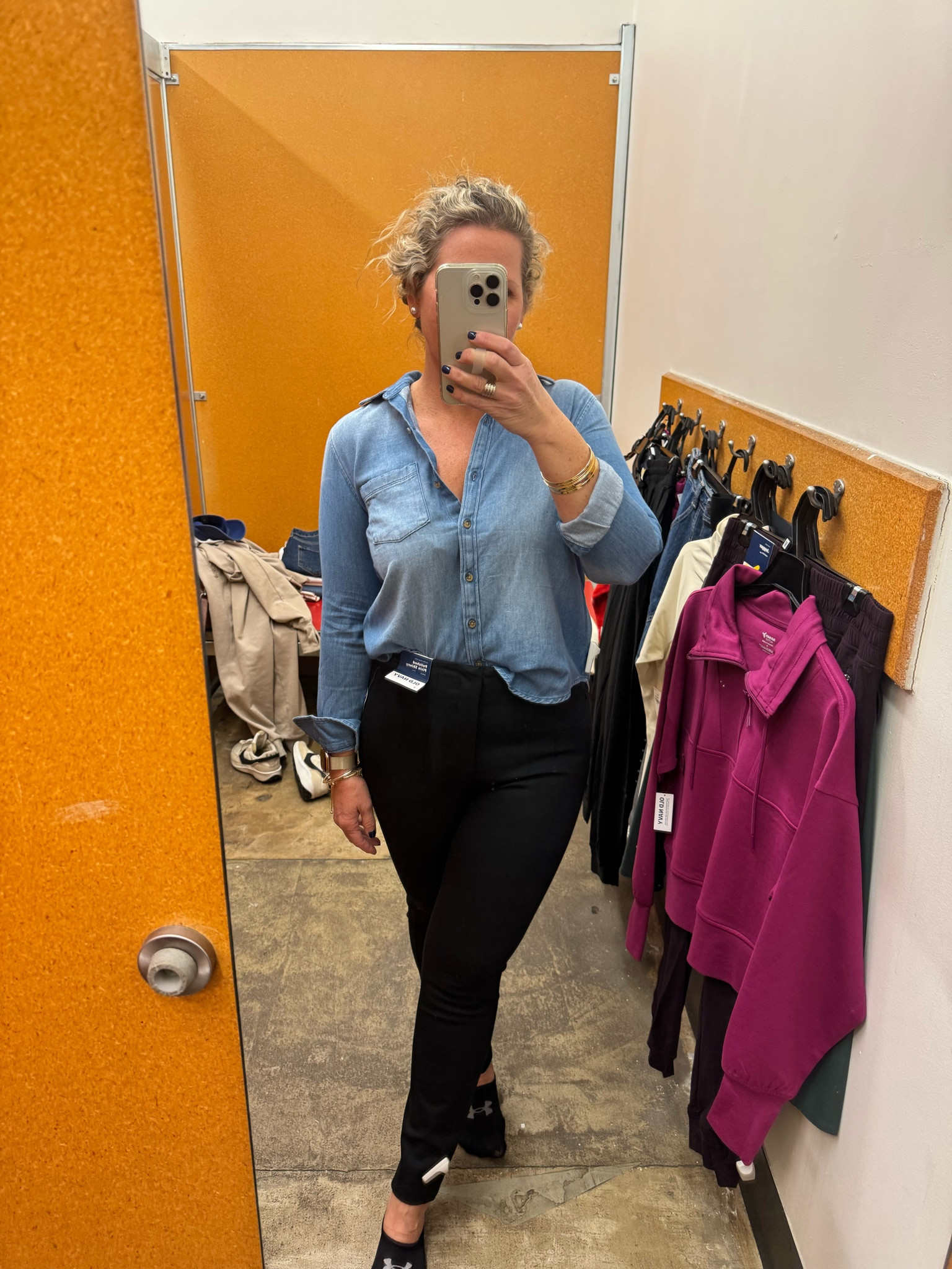 Sized up to an 8 on these pixie pants 

#LTKSaleAlert #LTKFindsUnder50 #LTKMidsize