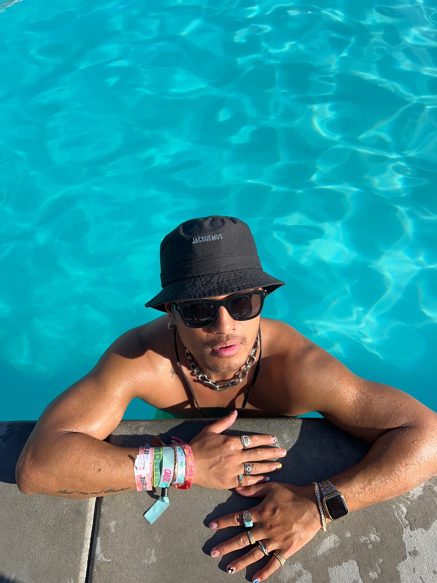 summer essentials //

bucket hat - jacquemus 
sunglasses - loewe 
chain - heron preston 

#LTKGiftGuide #LTKmens #LTKfamily