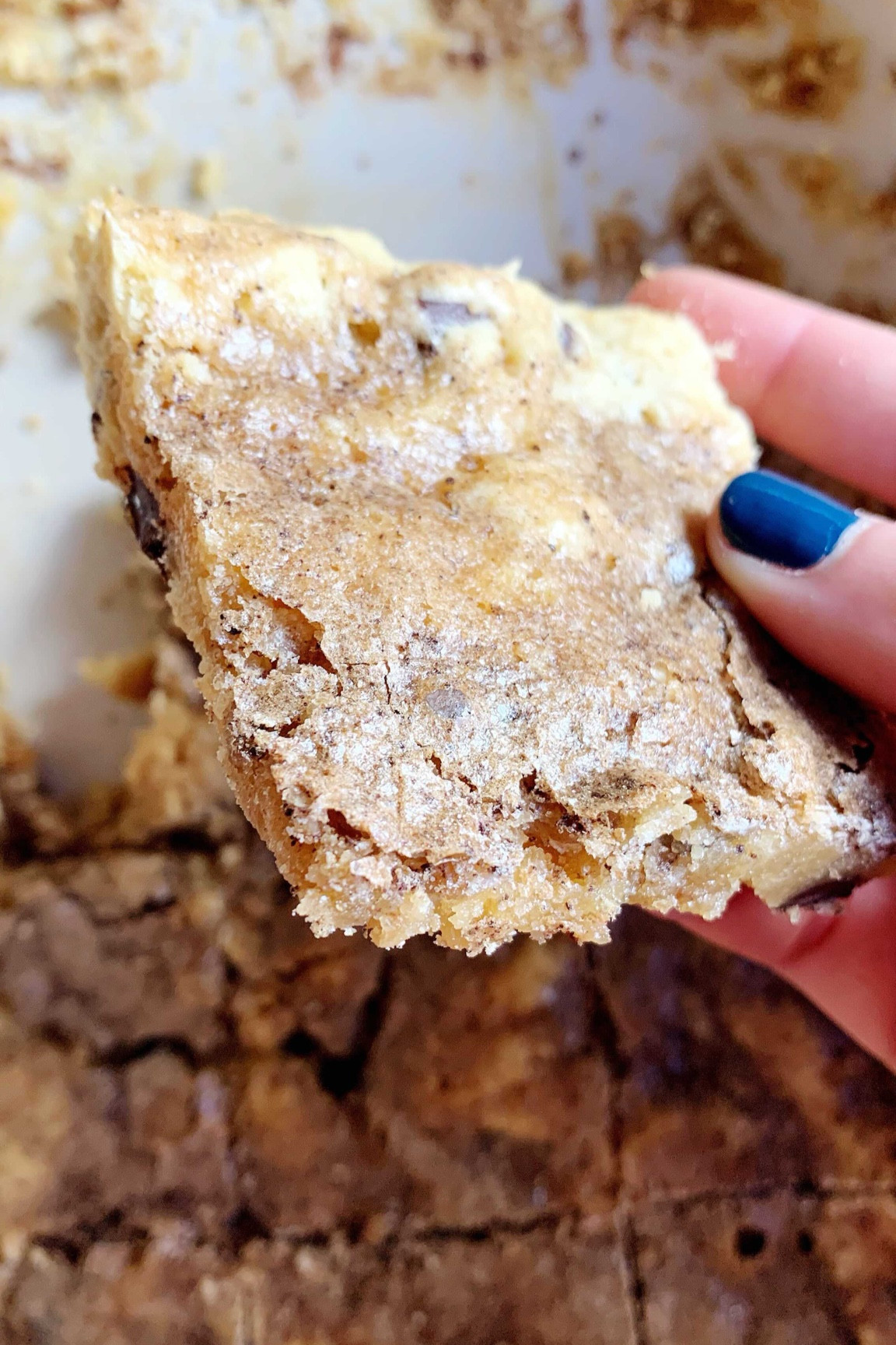 Mocha Cookie Bar recipe featuring the @skinnydipped Dark Chocolate a Baking Bits! 😋 Recipe below and also a printable version is on my website. You’re going to want to save this one for later, that mocha glaze is 👌🏼👌🏼👌🏼

SkinnyDipped Baking Bits have only 3g of sugar or less per serving, so I loved adding them to a recipe like this and knowing I wasn’t adding a ton of extra sugar. They’re now available at Walmart!

Cookie Bar ≫≫
	•	1/2 cup unsalted butter
	•	3/4 cup sugar
	•	2 eggs
	•	1 tsp vanilla
	•	1 1/2 cups sifted flour
	•	1/2 tsp salt
	•	1 tsp baking powder
	•	1/2 cup Dark Chocolate SkinnyDipped Baking Bits

Cream butter and sugar well. Add eggs, then vanilla. Sift flour in separate bowl. Add baking powder and salt to flour, mix well. Stir dry ingredients to sugar mixture. Add chocolate. Spread into 13x15 inch pan.

Mocha Crackle Top ≫≫
	•	1 egg white
	•	1 cup brown sugar
	•	1 tsp finely ground coffee
	•	1/2 cup chopped nuts (optional)

Beat egg white until stiff. Fold in brown sugar, coffee, and nuts (optional). Spread over dough. Bake at 325 degrees 30 to 35 minutes. Cut into squares when cool.