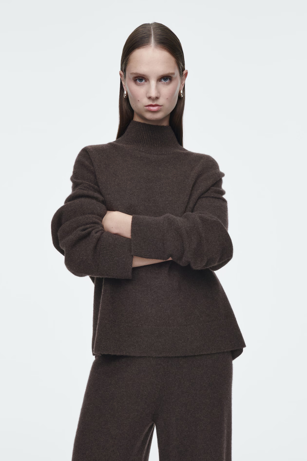 PURE CASHMERE TURTLENECK JUMPER - DARK BROWN | COS (AU)