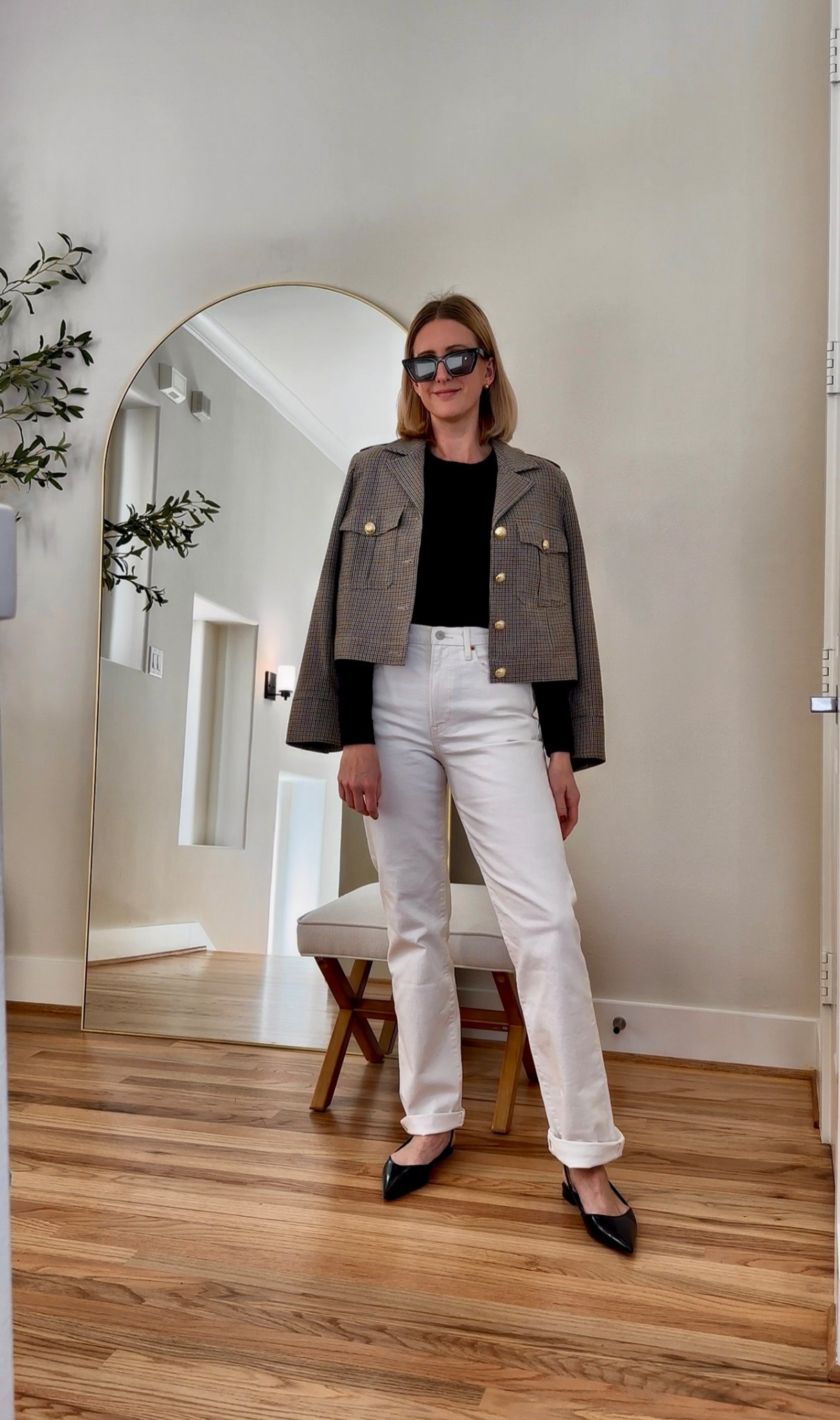 Preppy fall style in full swing 🍂 Loving this cropped plaid jacket moment — it instantly elevates white denim and a simple black top. #PlaidJacket #PreppyFallStyle #FallOutfitIdeas