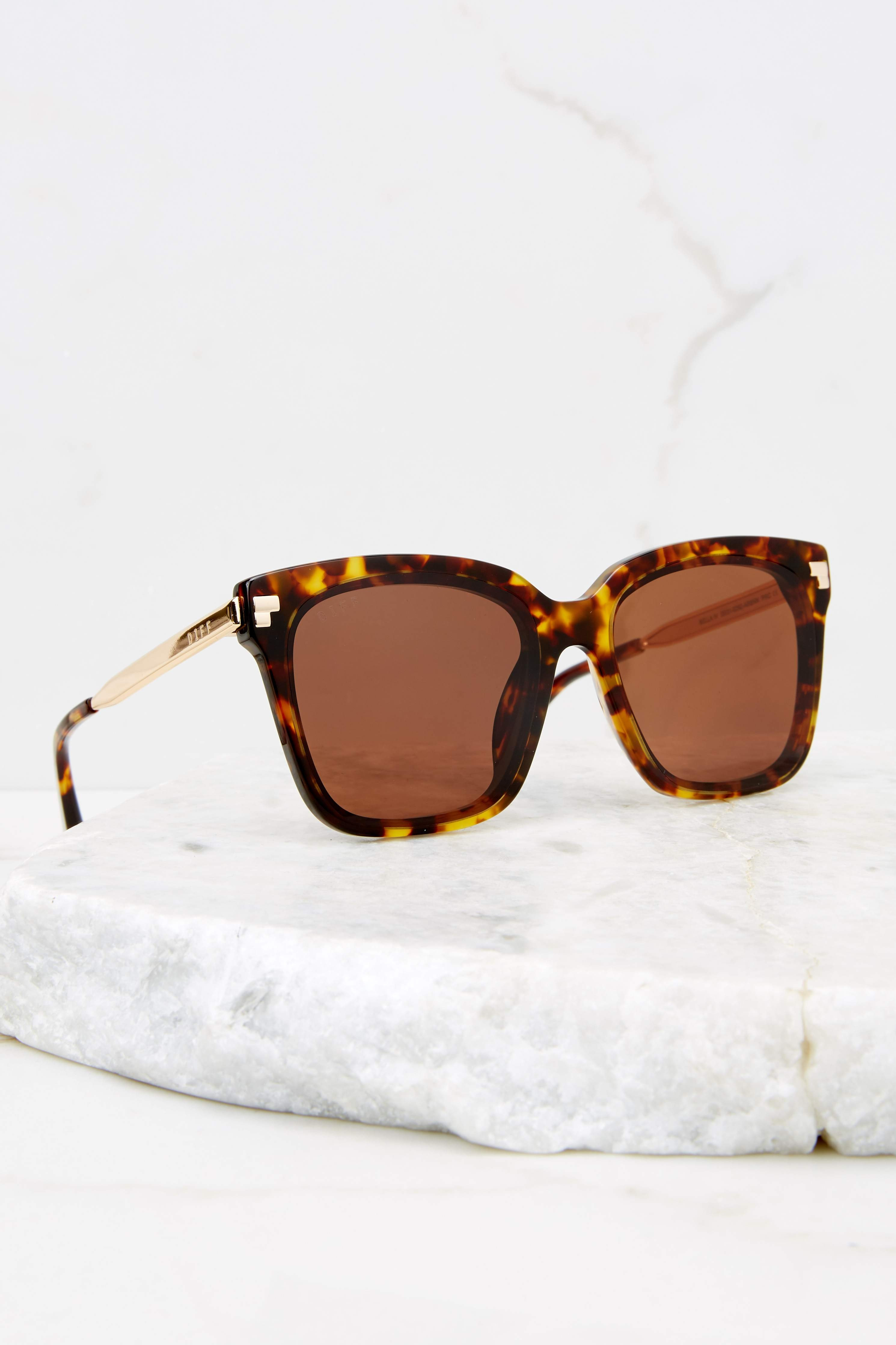 Bella IV Amber Tortoise Brown Sunglasses | Red Dress 
