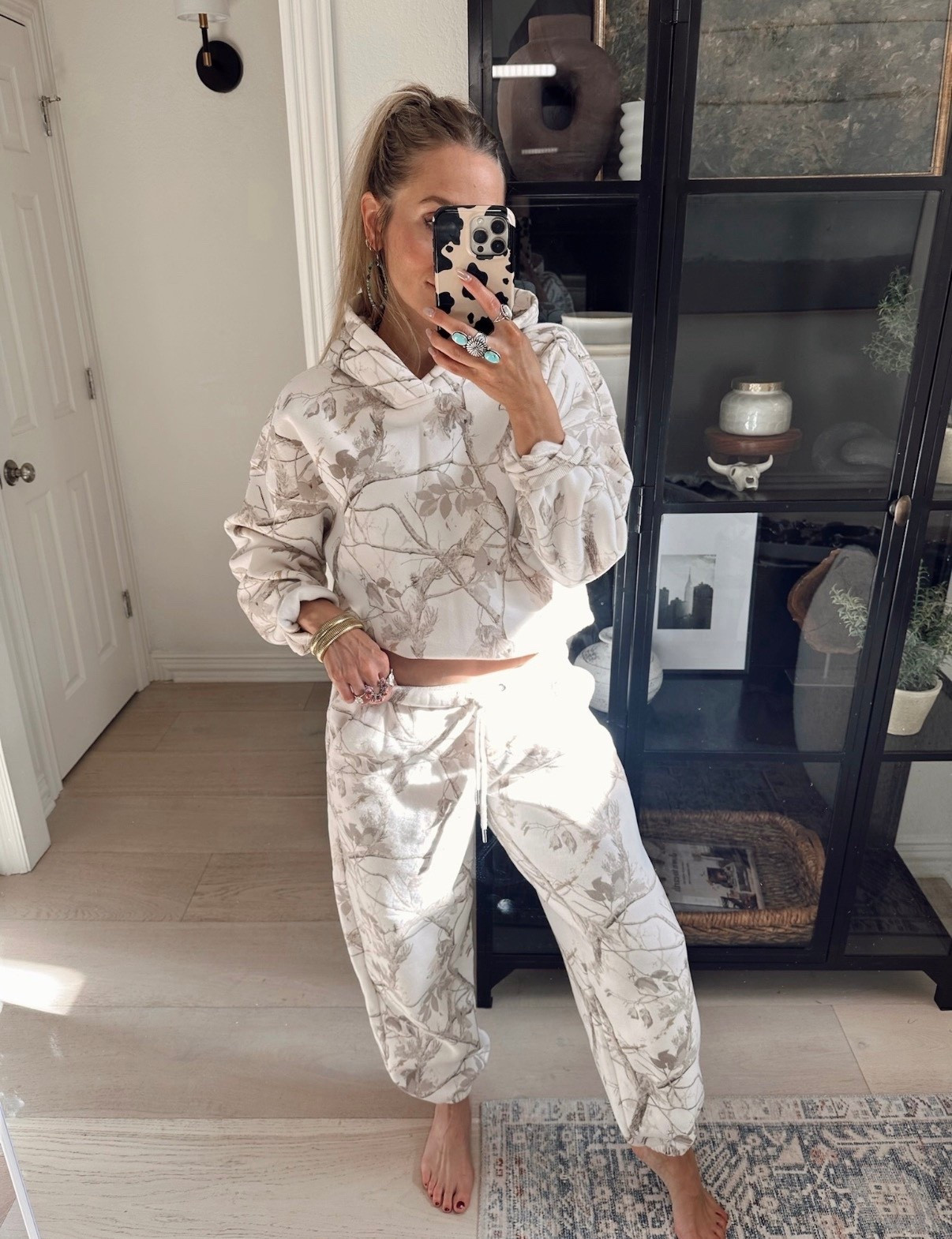 🤍 Another chilly day , another warm and cozy sweat set. 

Wearing size s / my tts 

#LTKdayinmylife #LTKgrwm #LTKootd