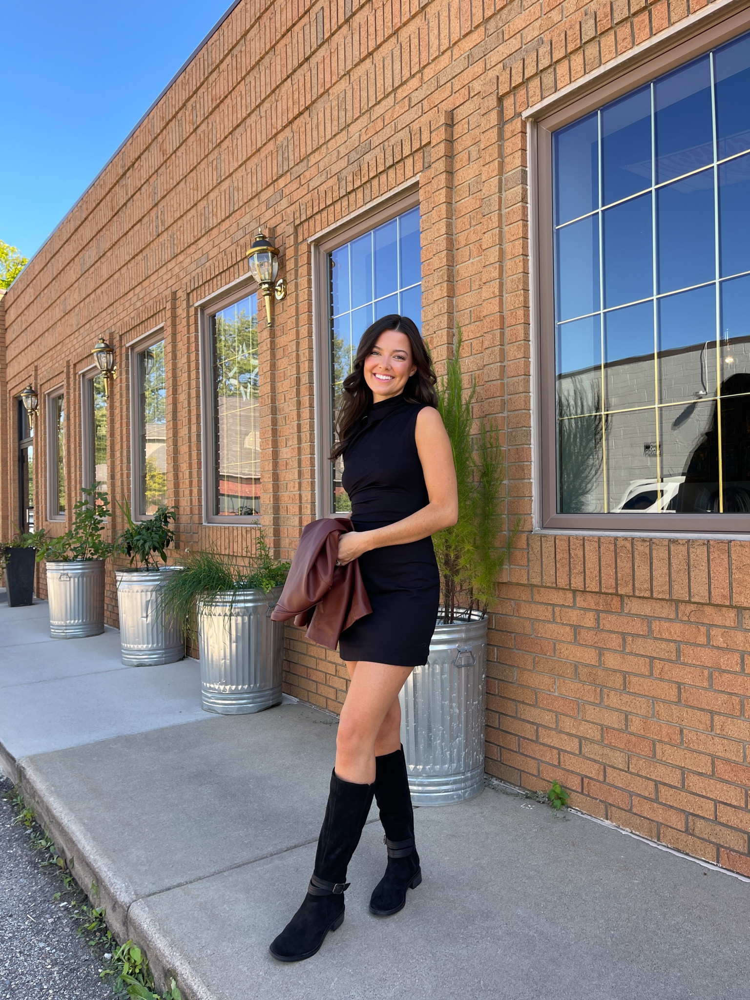 stepping into fall with @dsw @clarksshoes 🍂 which color is your fave this season, brown or black boots?! find my fall shoe faves & sizing in my LTK and in my stories! 

#MyDSW #ad 

#LTKshoecrush #LTKSeasonal