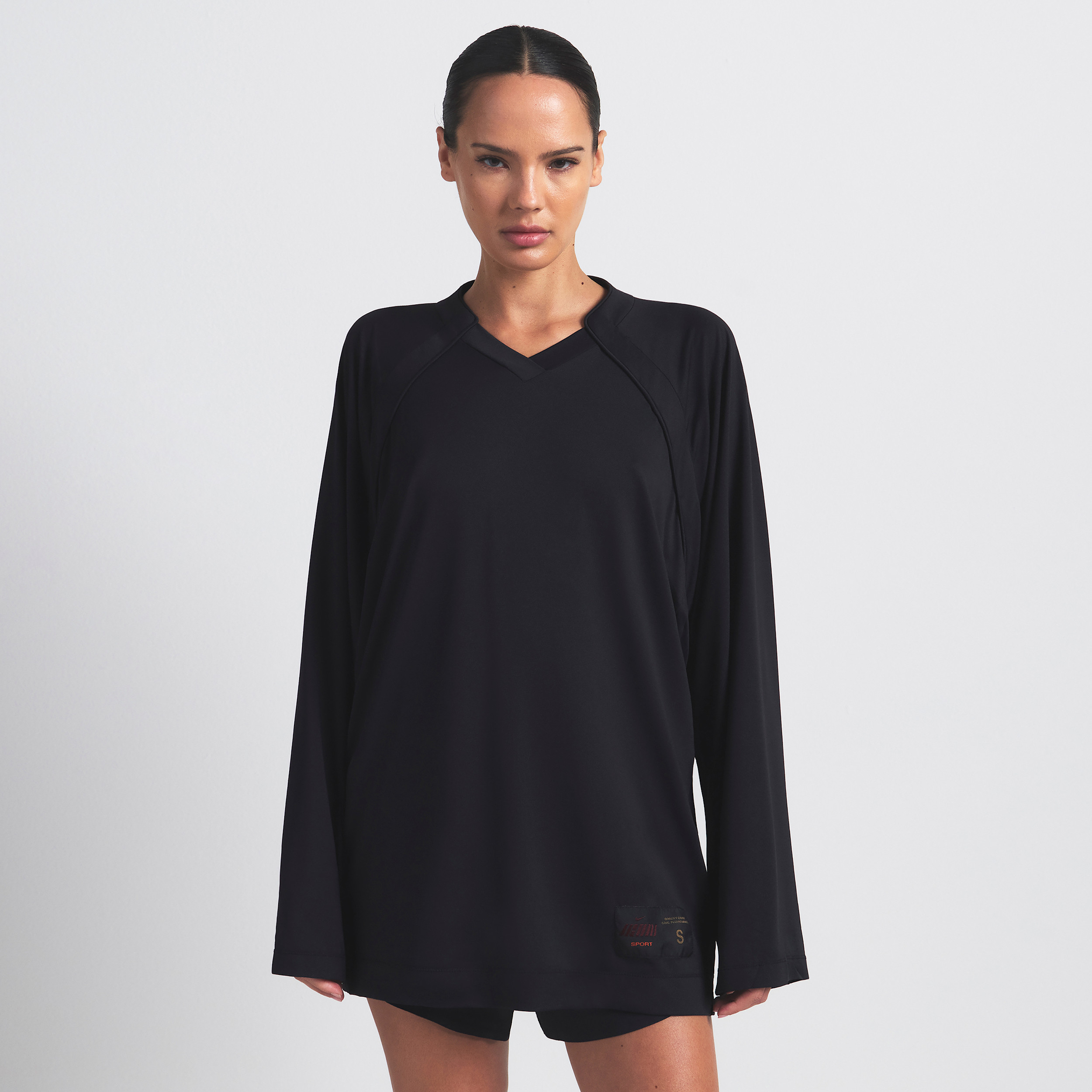 Nike Women's SKIMS Airy Oversized V-Neck Long-Sleeve Top in Black | LSLSL8630W-OBD | Nike (US)