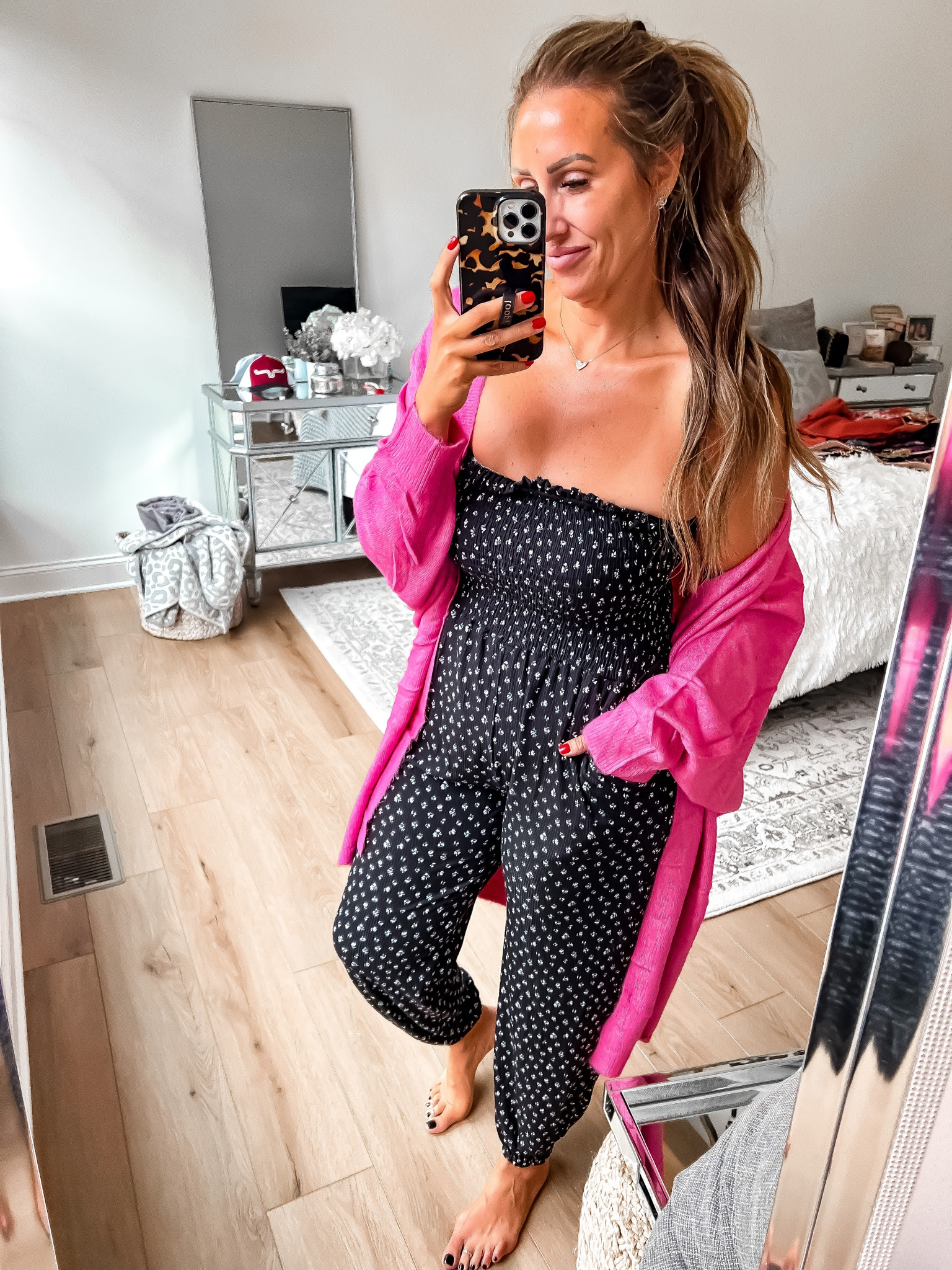 New jumpsuit Sz large 
Cardigan s m/l 

Code THEMOMINSTYLE 

#LTKmidsize #LTKcurves #LTKover40