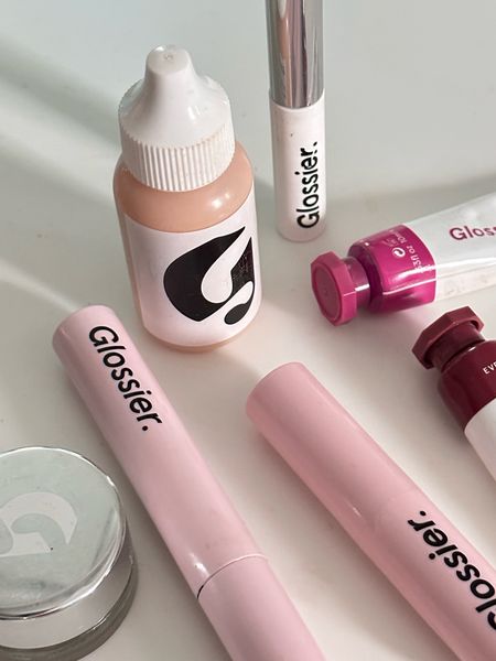 clean girl makeup hack 🫶🏼 #glossier 