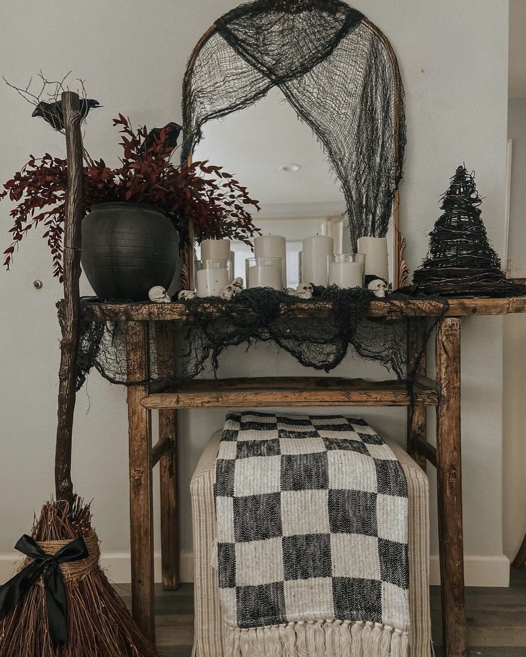 A little reminder that you don’t have to decorate just because Instagram says it’s time. I’m sharing some of my favorite simple Halloween looks from years past, but this year, I’m sitting this one out. 

COMMENT: SPOOKY to get links sent to your inbox 

#spookydecor #halloweenchic