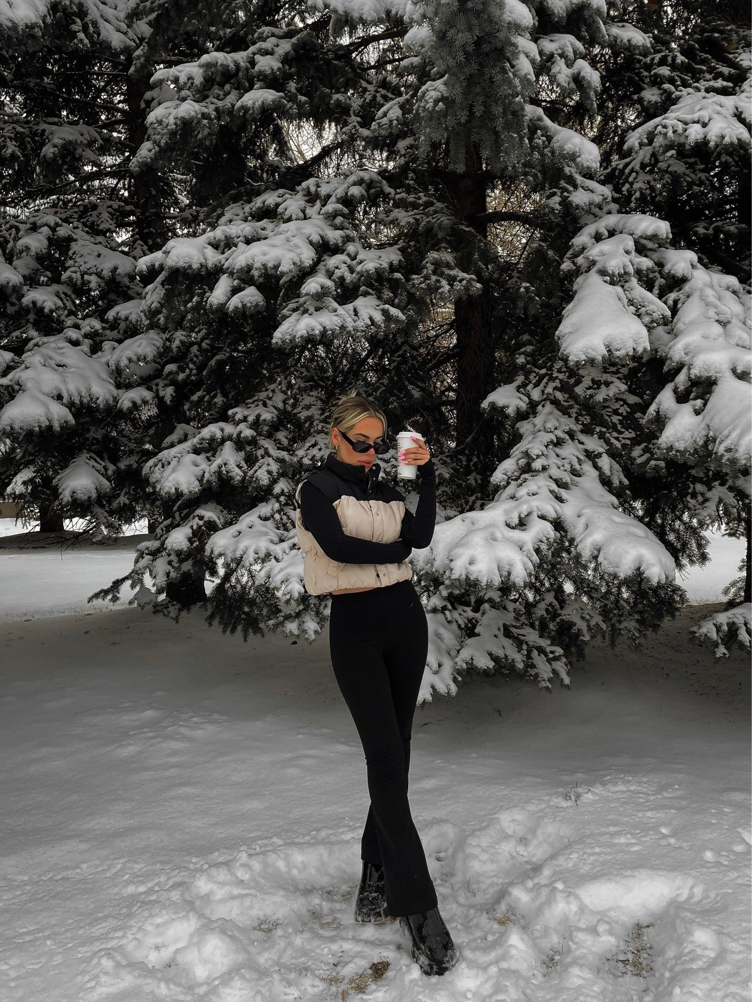 minimal snow look🤍

Styling vests are a perfect way to switch up your look this winter! Depending on weather, you can style vests over top of a knit sweater, hoodie, over a long sleeve like I have here or even on its own! A vest is a cold weather staple❄️🤍

#LTKSeasonal #LTKstyletip #LTKHoliday