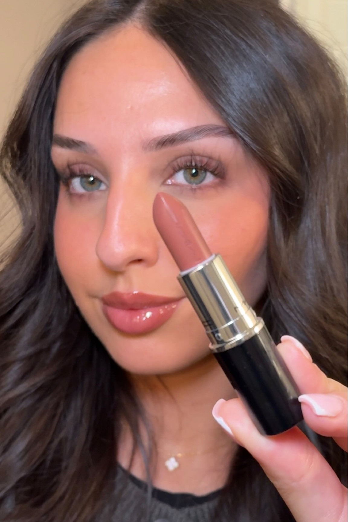 I discovered a new lip combo in NYC…it’s perfect for everyday !!! 

@maccosmeticsuki lip liner “cool spice”, lusterglass lipstick “signature move” & clear lip glass

Please do not use/repost my content without my permission.

#makeup #lipproduct #lipstick #mattelipstick #lipcombo  #lipgloss