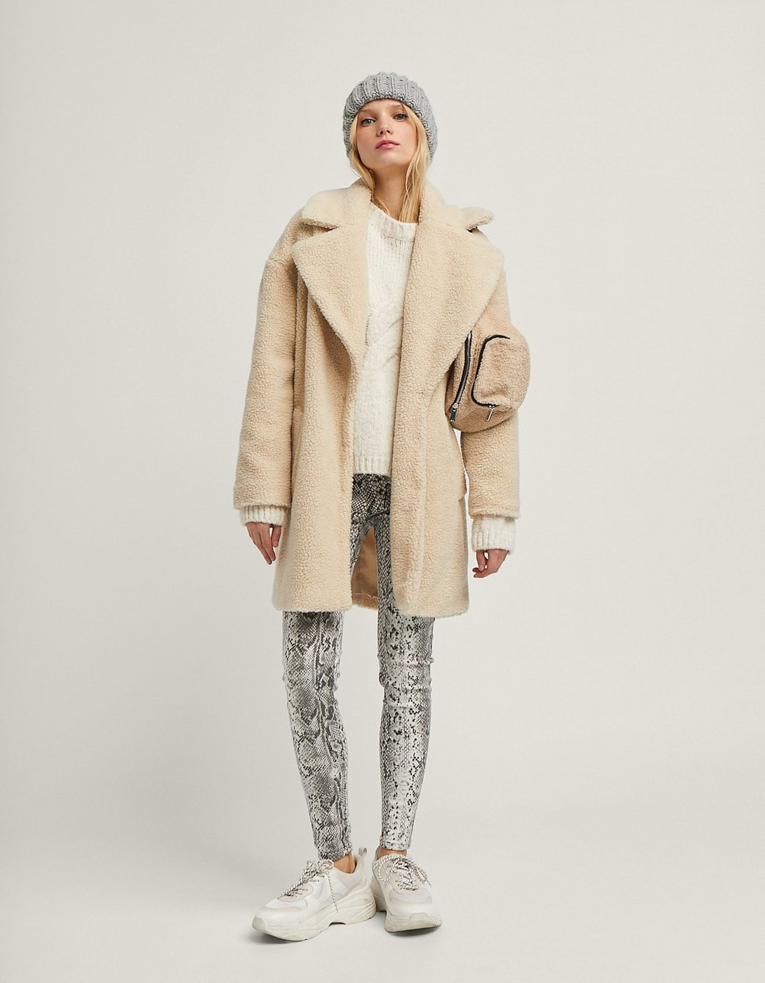 Manteau long mouton synthétique | Stradivarius (FR)