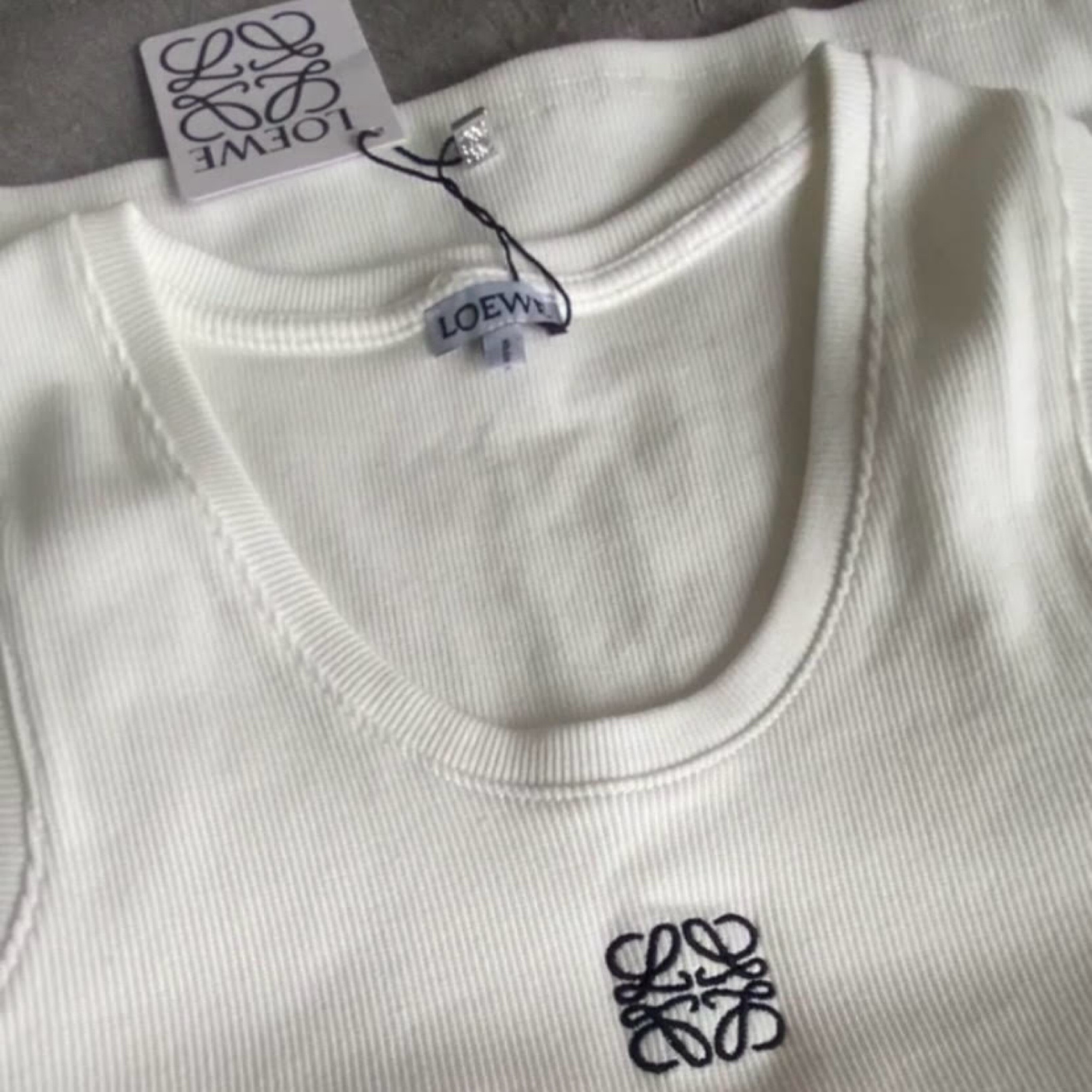 Loewe Tanktop #dhgate

#LTKFindsUnder100