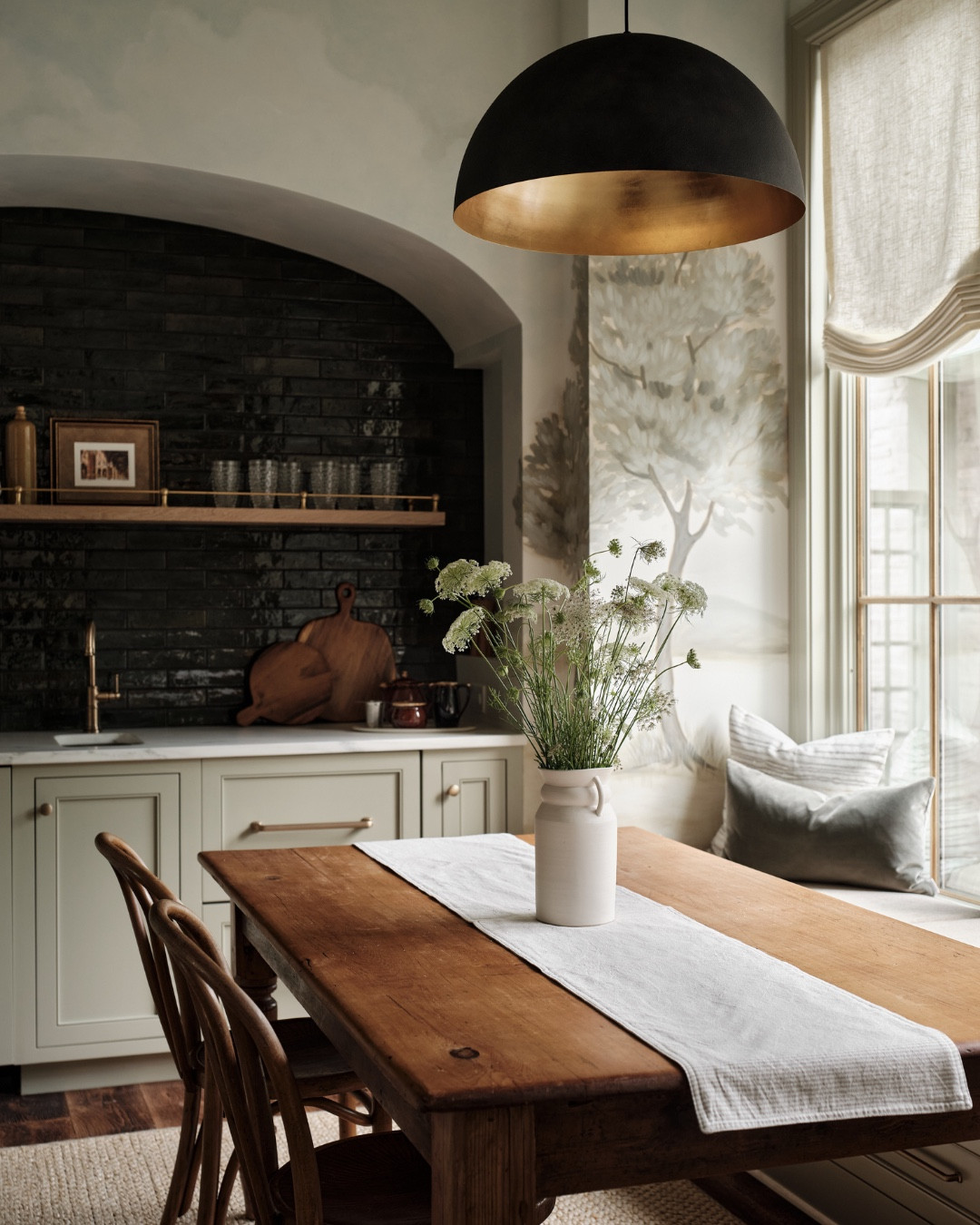 Maybe the most beloved space at our Franklin project, the Breakfast Room! Links below for how you can make this space yours! 🤍