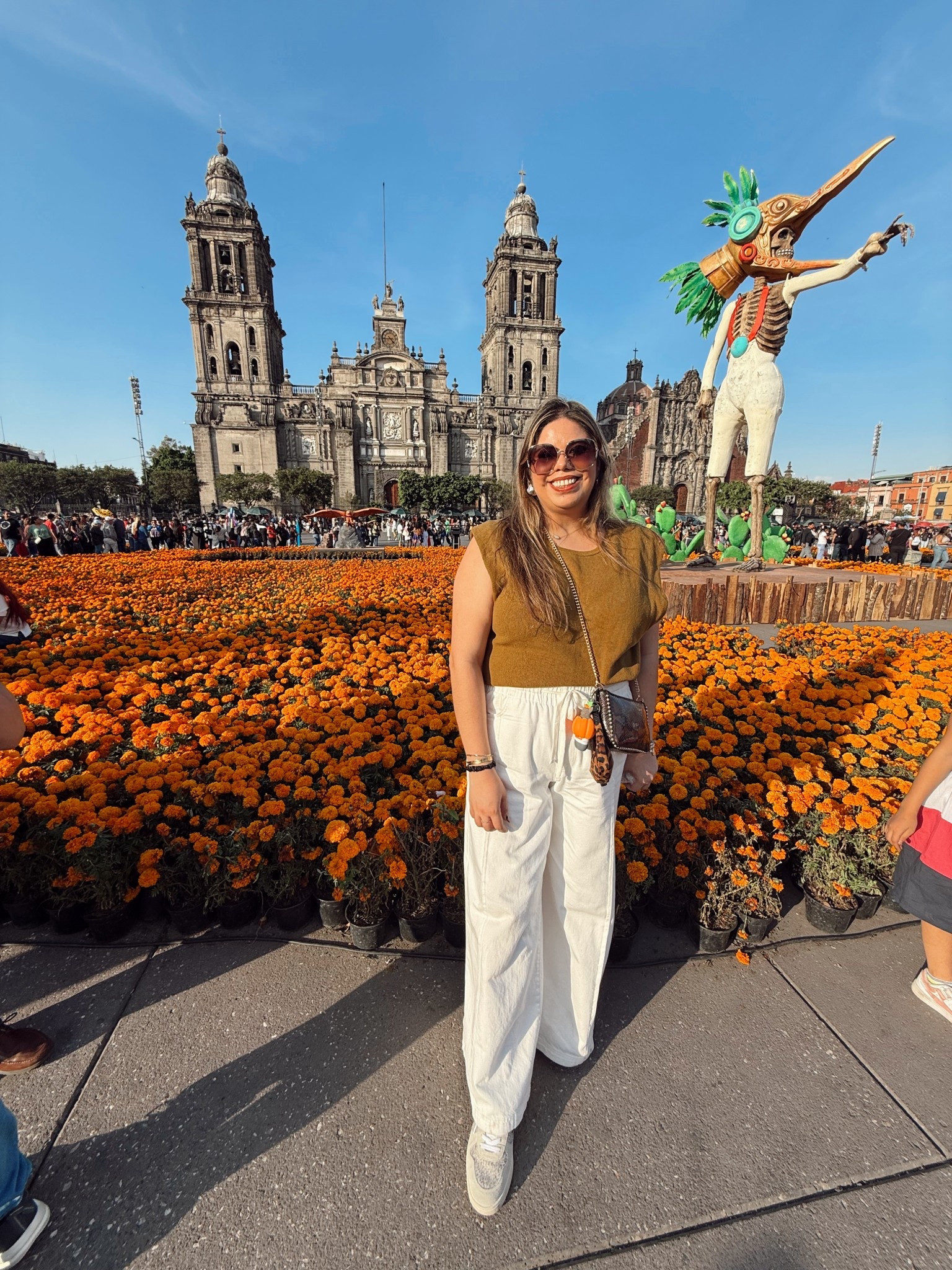 Parte de mi corazón se quedó en la ciudad the México! ❤️

Being in México for Día de Muertos, was unlike any other experience. I’ve heard so many people describe how amazing it is, but words and pictures really don’t do it justice! México City is unlike any other place I’ve ever been to, the people, the food, the culture, the drinks and the fun, I definitely will be back again! 

I’m very proud to be Mexican, but this trip definitely made me feel that a little bit more. Also, hearing “¡Viva a México! ¡Viva!”during the parade healed something in me that I didn’t know needed an apapache! 🫶🏼🇲🇽
