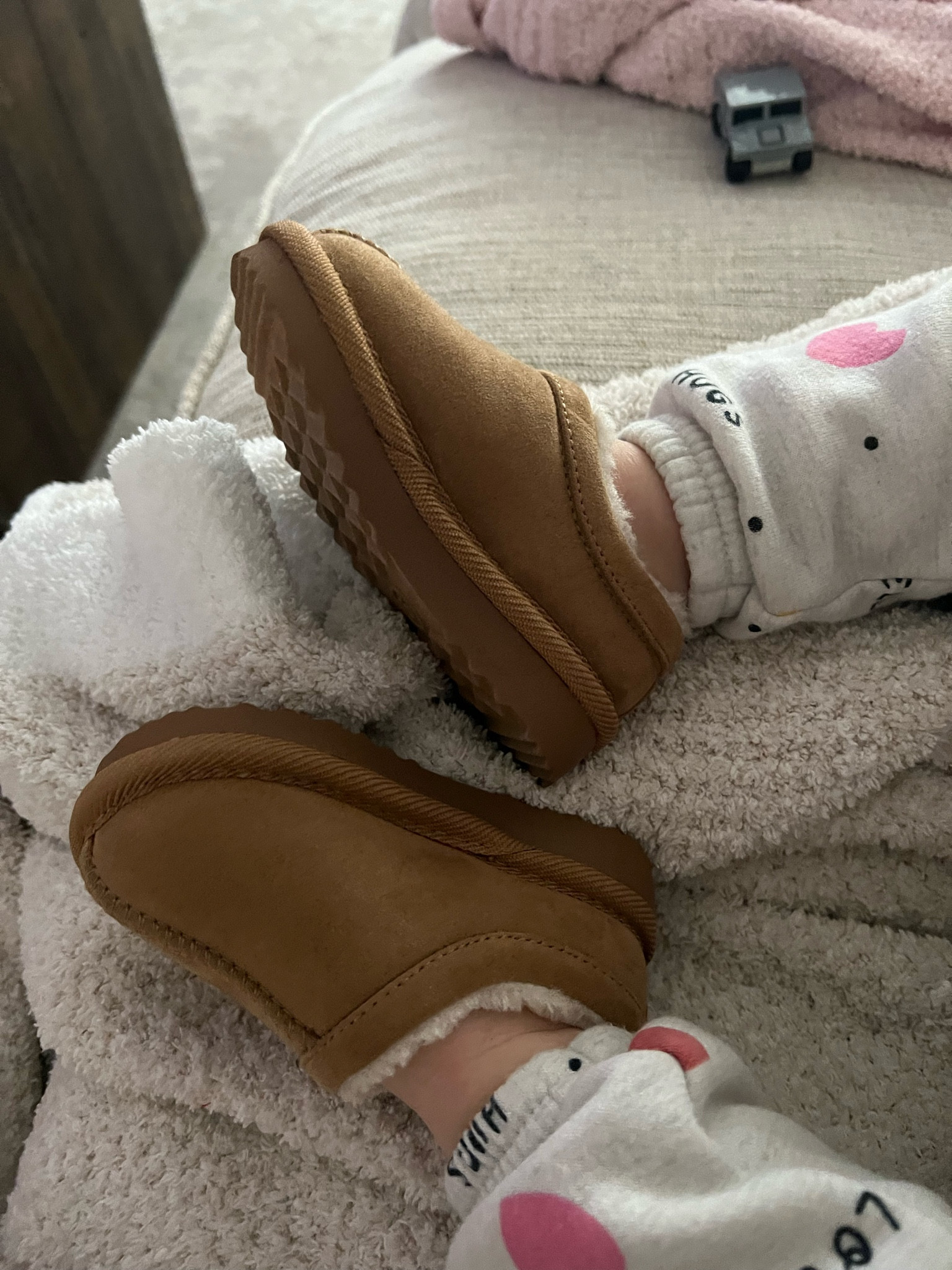 Toddler slippers!!!

#LTKFamily #LTKKids #LTKBaby