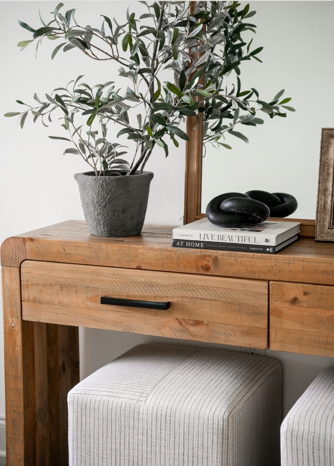 Entryway details. Transitional entryway. Home details. Neutral entryway. Target Circle sale

#LTKfindsunder100 #LTKstyletip #LTKhome