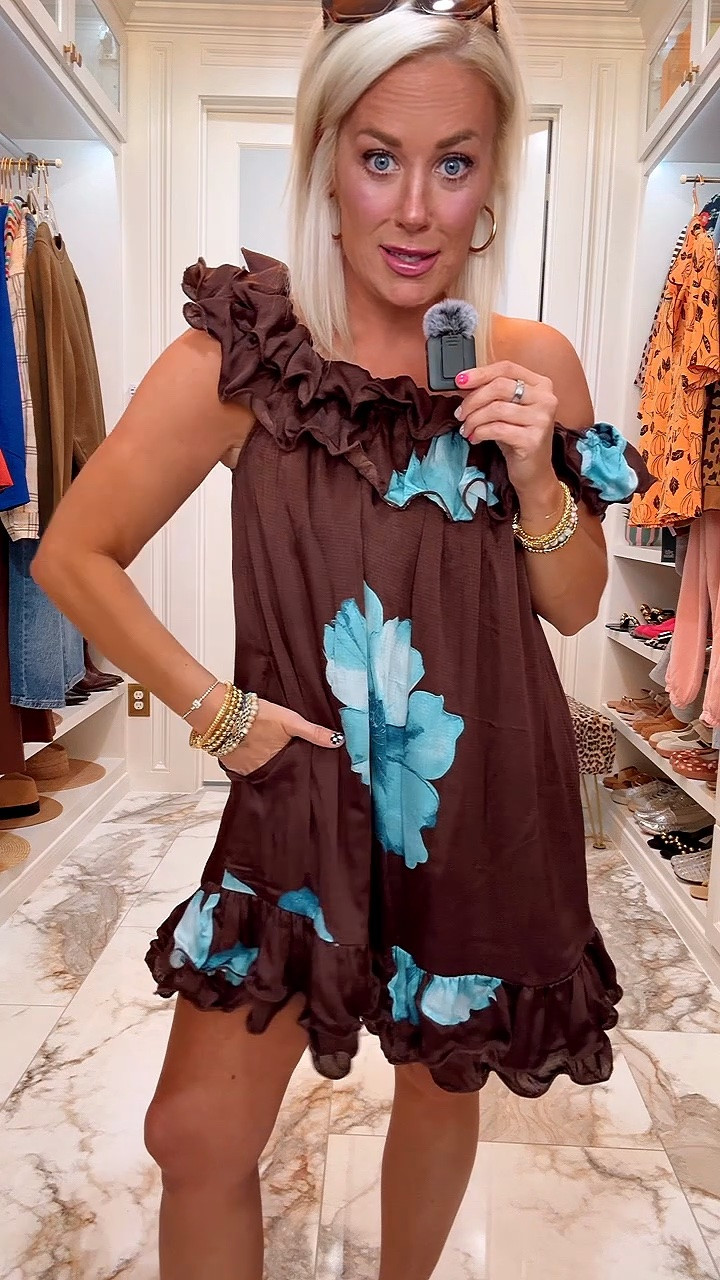 Wasn’t sure I would like this dress but it’s super cute on and versatile for fall - small