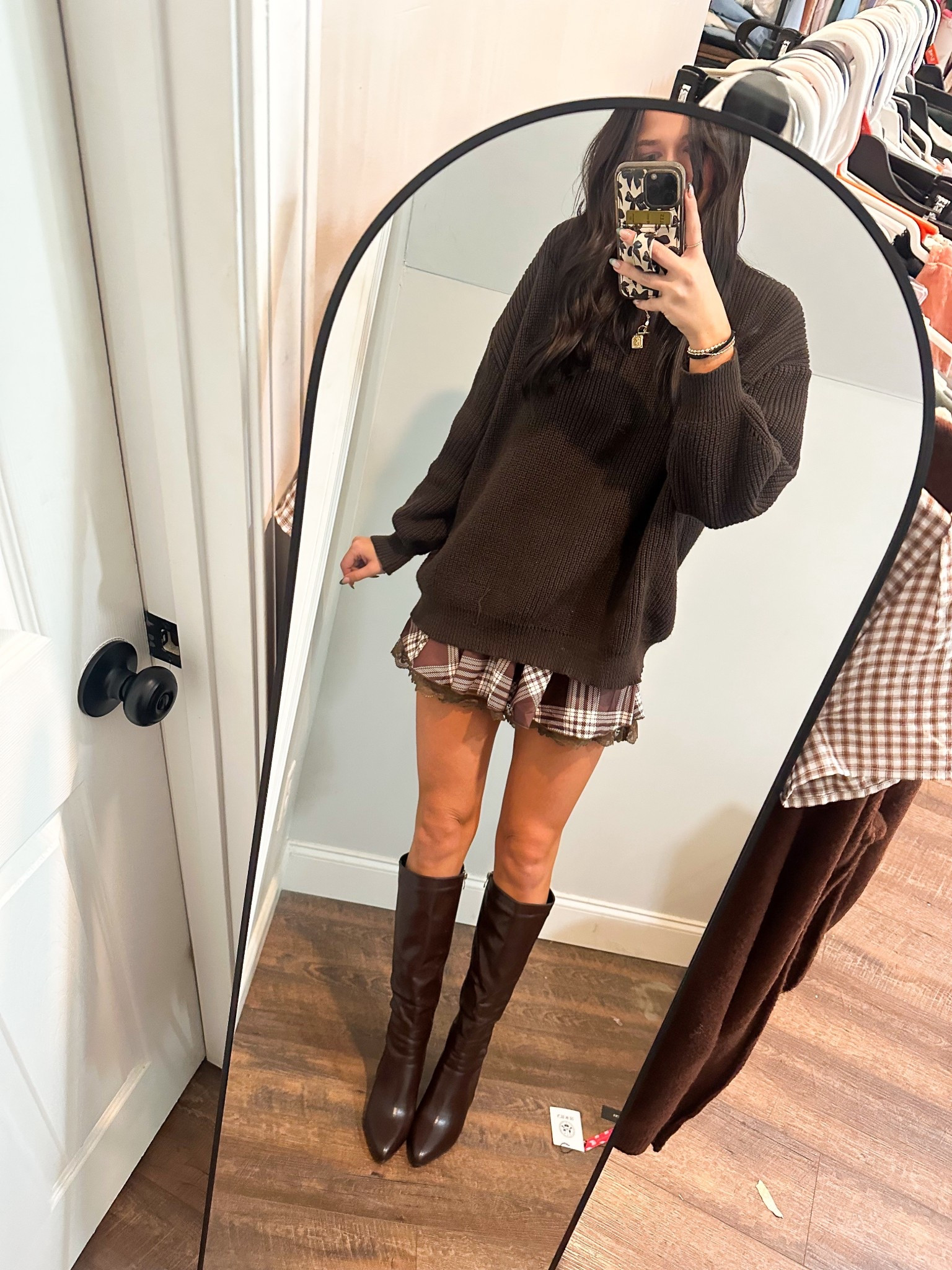 This mini pleated lace skirt is the newest addition to my closet & I’m in love!! 🐻🍂🍄‍🟫🤎

#LTKSeasonal #LTKFindsUnder50 #LTKgrwm