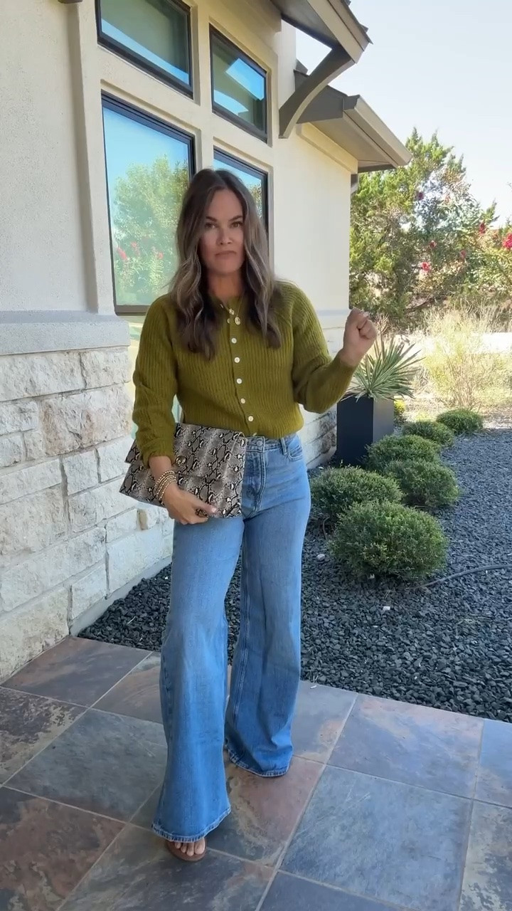 Old Navy is looking VERY designer right now. This green cardigan + oversized clutch combo is exactly what I want to wear this fall.

Old Navy fashion, green cardigan, oversized clutch, fall outfit, designer look for less, fall cardigan, statement clutch, wide leg jeans, affordable fall fashion, fall color trend, Old Navy finds, JulieFranks

#LTKdayinmylife #LTKgrwm #LTKootd